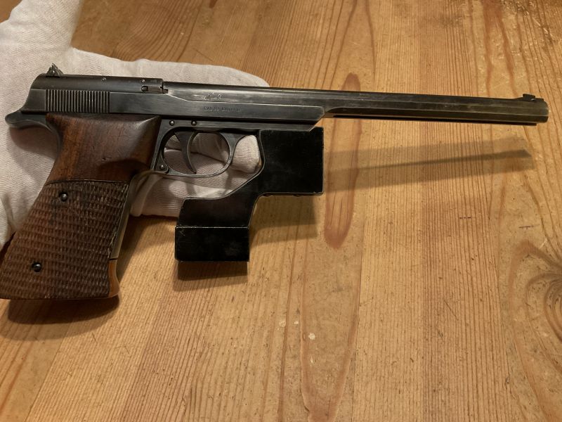 Pistole Walther Zella-Mehlis Olympia-Pistole lange Ausführung im Kaliber.22lr SNR 8871