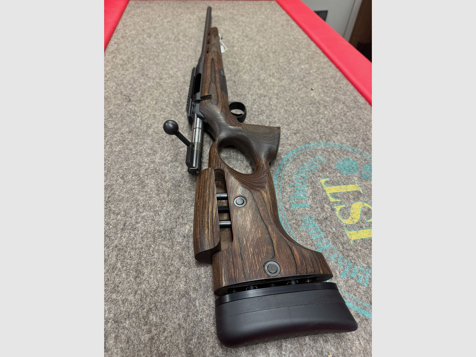 Rössler Signature Hunter, kolba z otworami