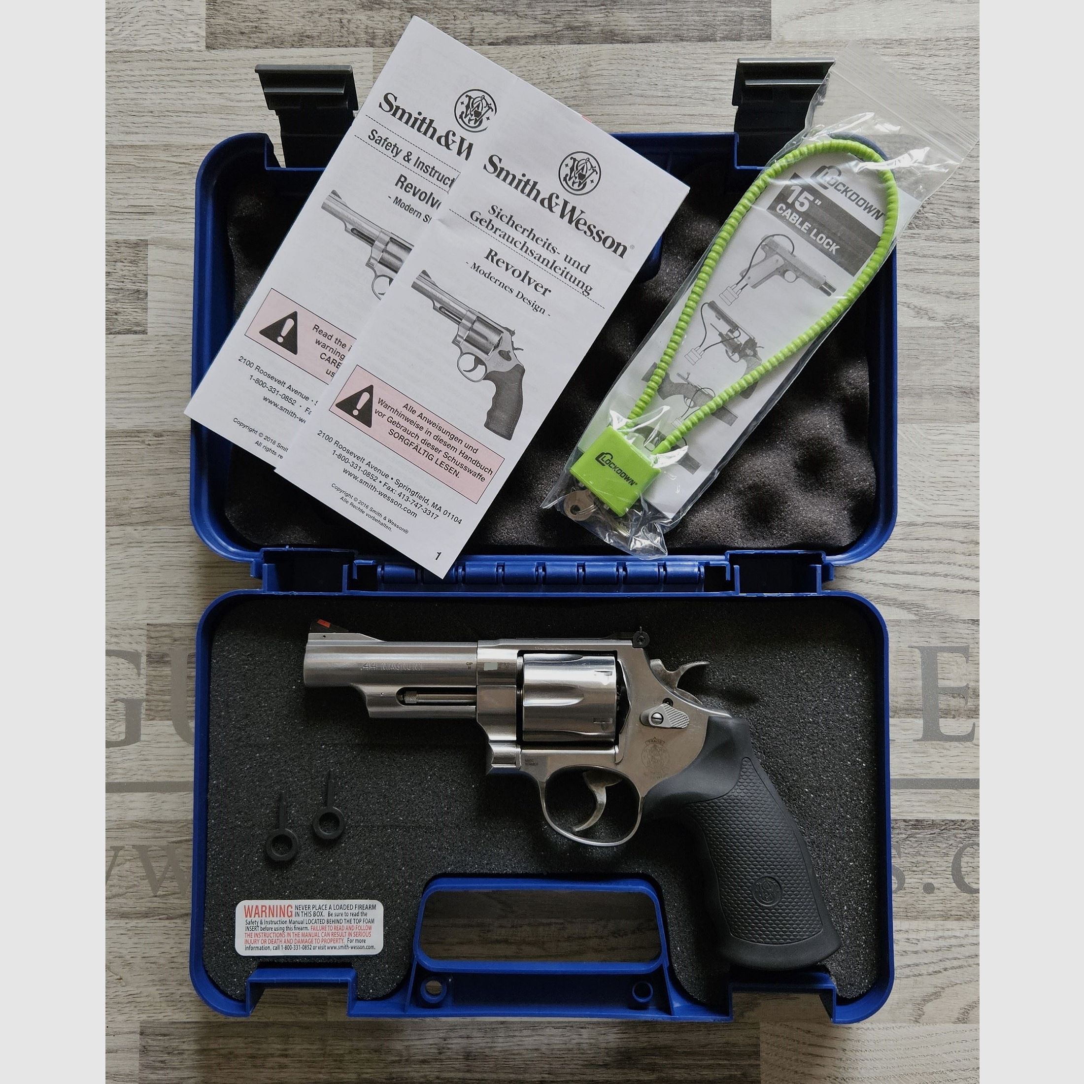 Revolver Smith&Wesson 629-6 Longueur du canon 4" Cal. .44Mag Acier inoxydable - frais de port offerts ! - Produit neuf du commerce spécialisé