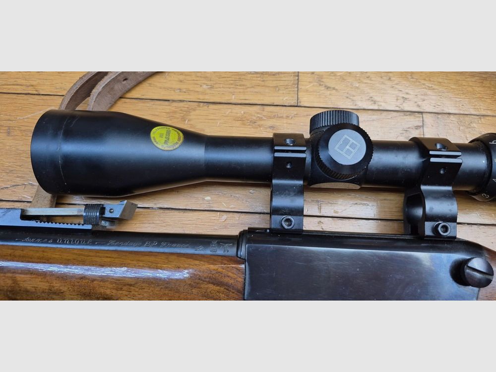 Sehr schöne Selbstladebüchse Unique – Modell X51 Bis – Kal. 22LR – Magazin 5 Schuss – Kassnar 3-9 x40 Zielfernrohr „Made in Japan“! – Gewinde Lauf – Waffe von 1968 – TBE ++, Bild 6 von 33