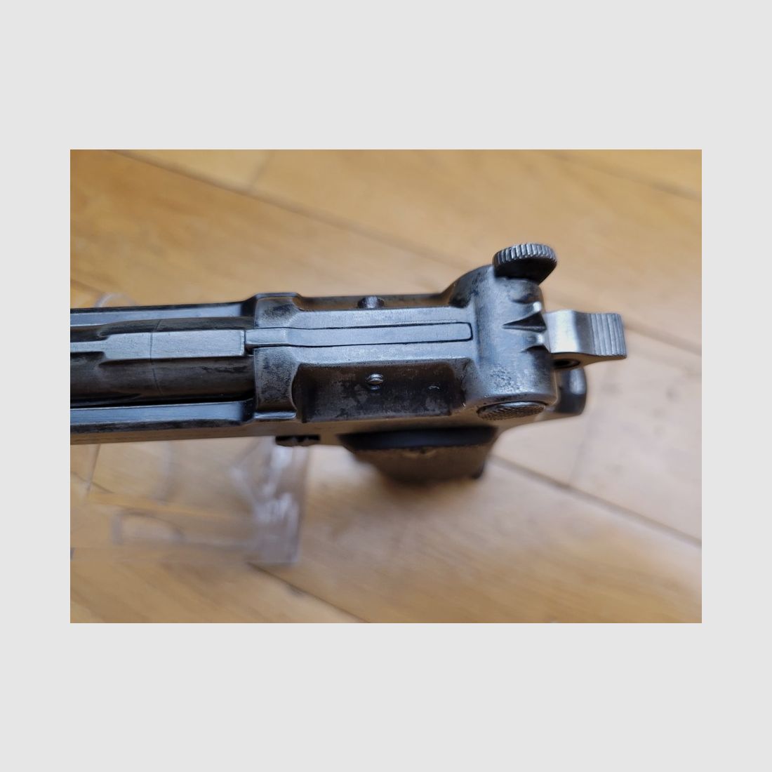 Rara pistola reglamentaria Star 1914 – Calibre 7,65mm – Fabricación Bonifacio Echeverria en Eibar – Excelentes empuñaduras – Mecanismo fluido y robusto – Muy buen cañón – 75% de su acabado original – Marcas perfectas – Muy buen estado, imagen 11 de 18
