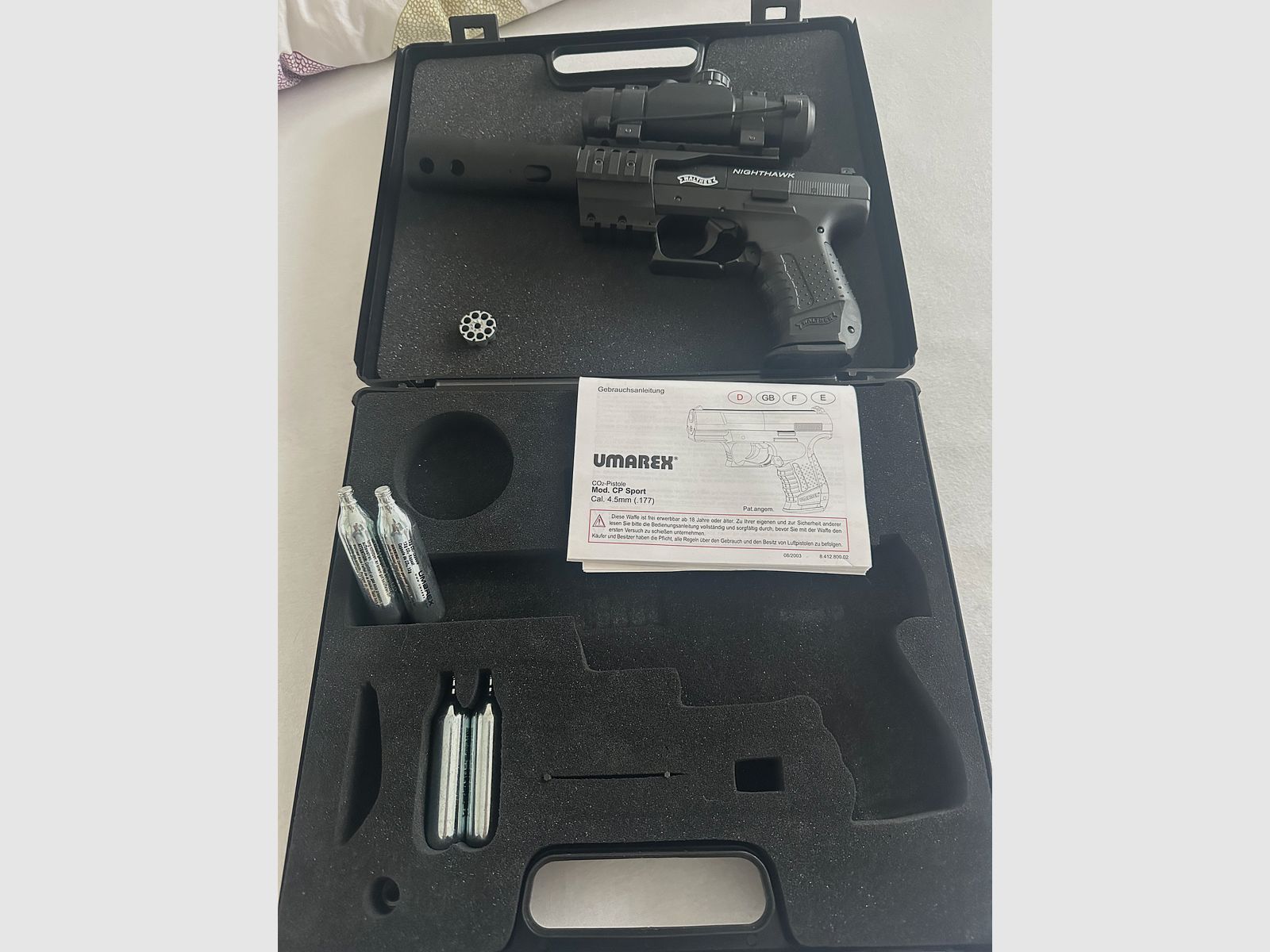 Walther Nighthawk CO2 Pistole mit Red Dot Leuchtpunktvisier