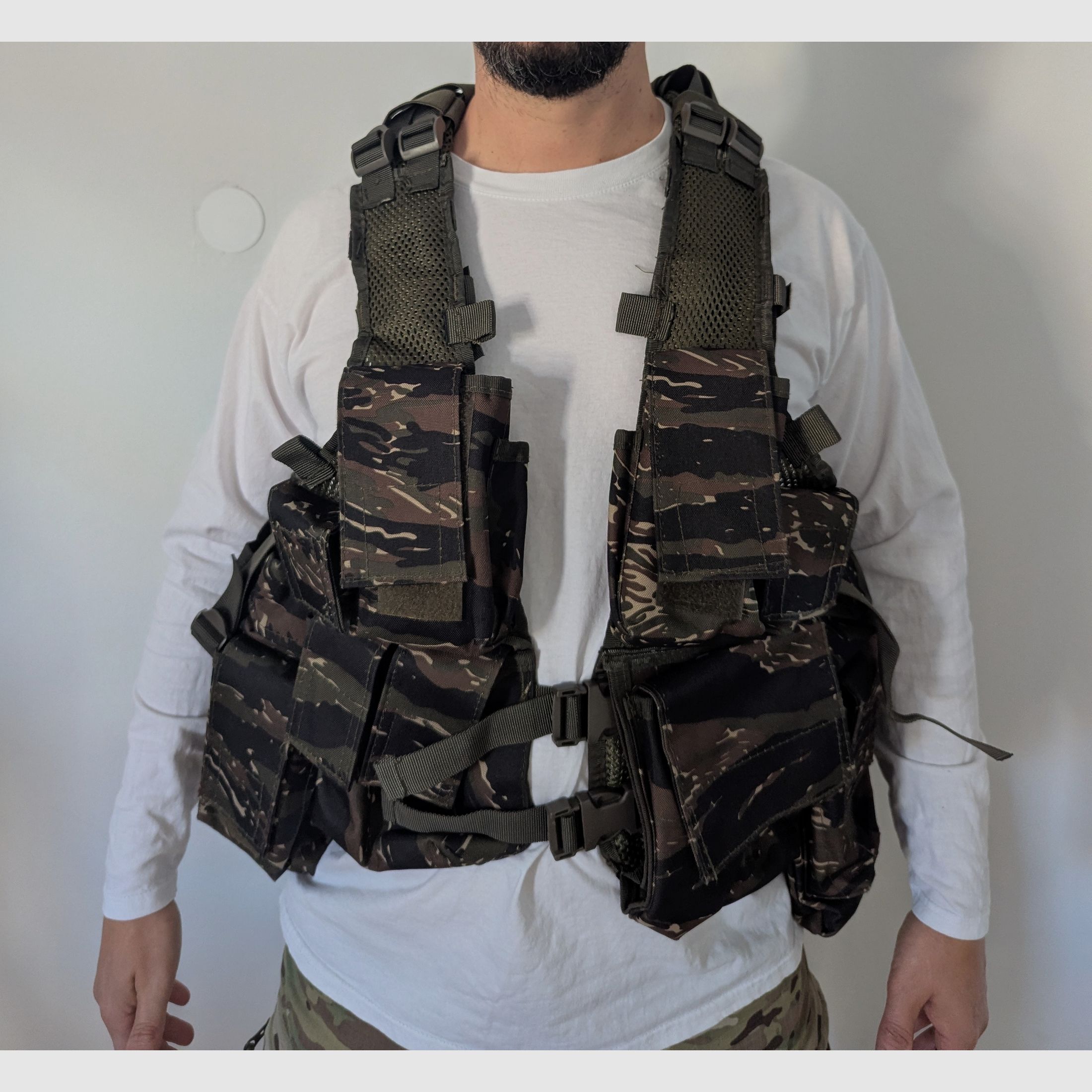 MFH Tiger Stripe Tactische Weste Carrier Tactical Vest Camouflage Airsoft