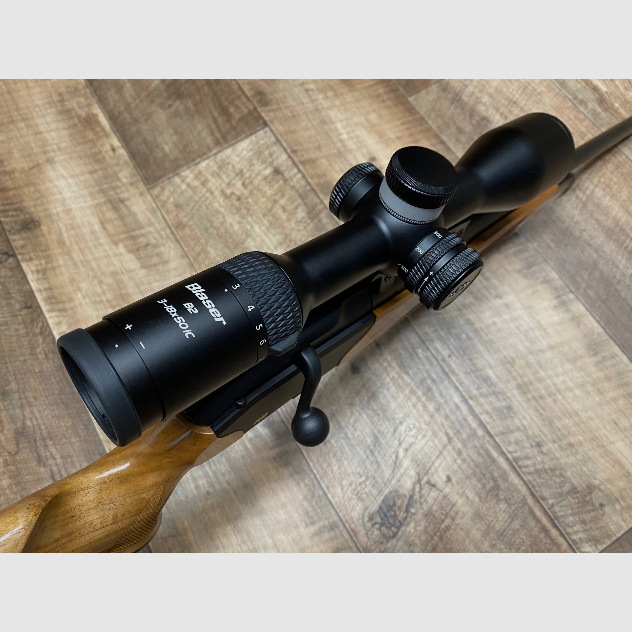 Blaser R8 Intuition mit  B2 3-18x50 IC S QDC+ www.waffenhandel-kraus.de nähe Nürnberg   