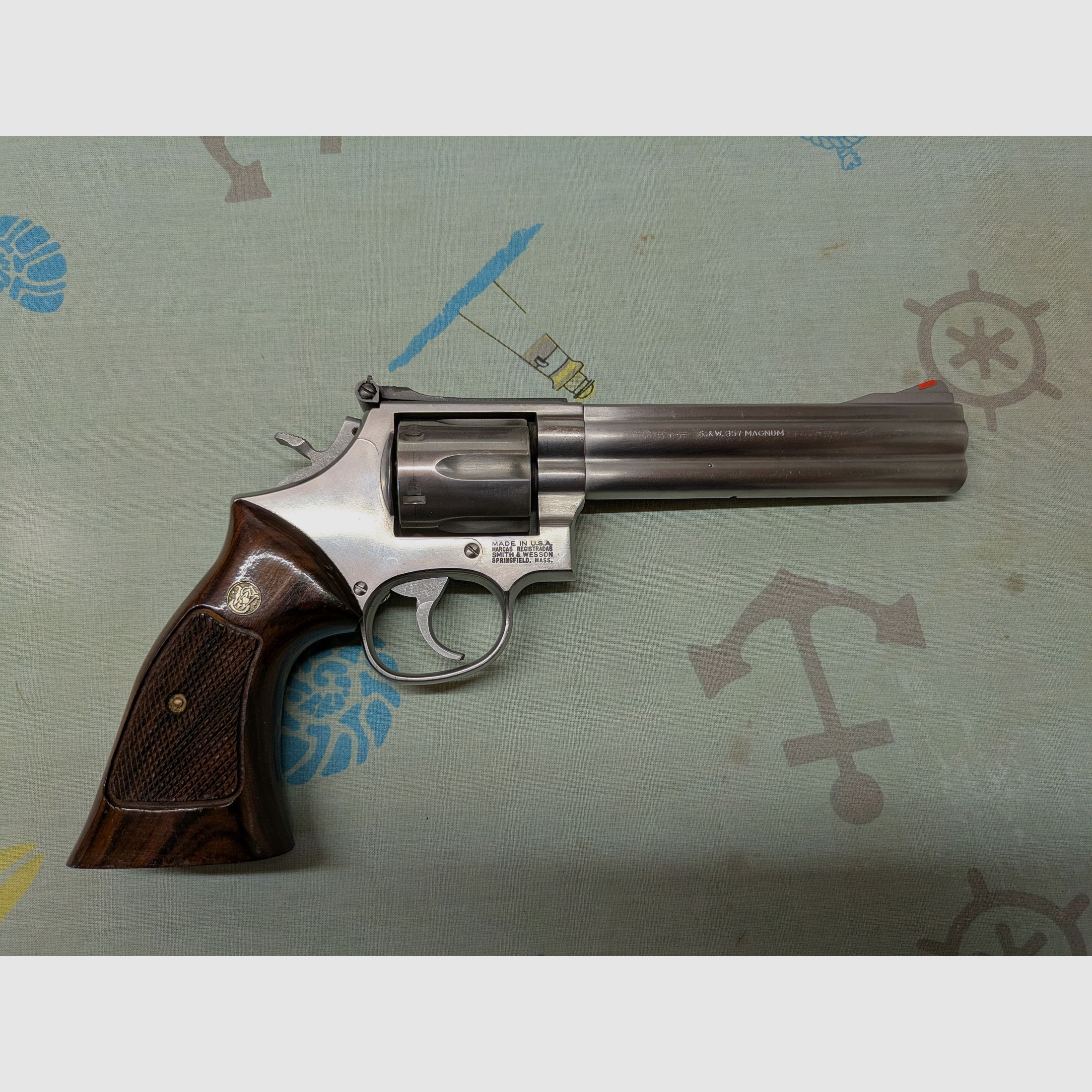 S&W Smith & Wessen 686 Revolver .357 Magnum + Munition