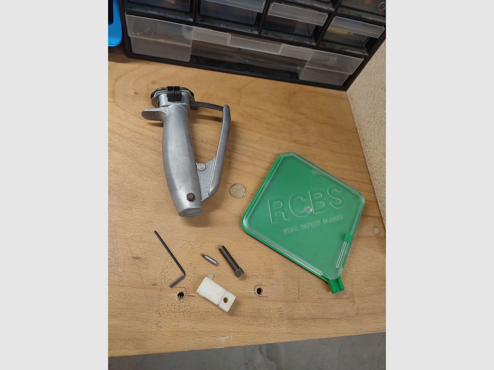 universal hand primer tool