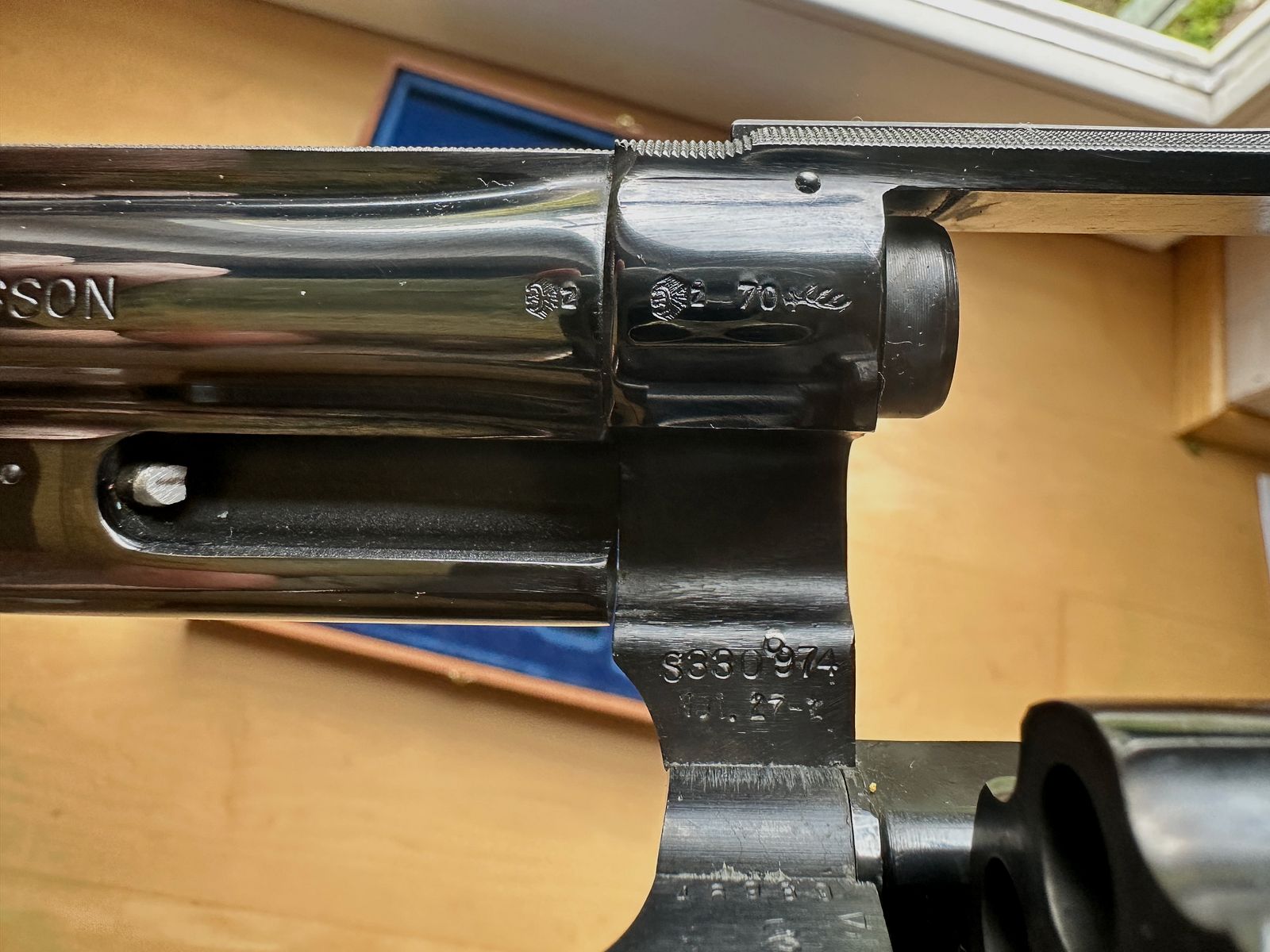 Smith & Wesson modèle 27-2 avec canon encastré et barillet rétracté