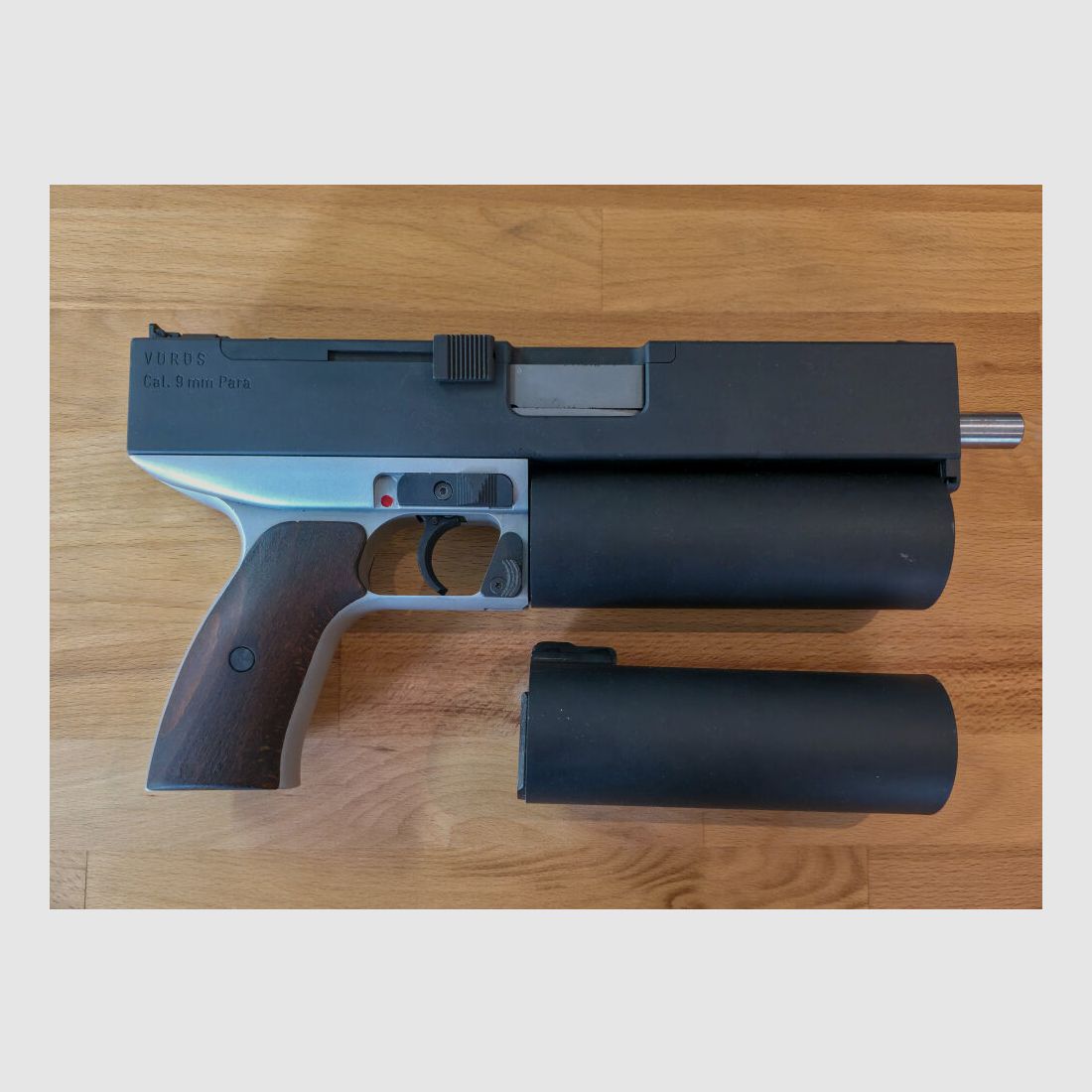 Vörös Model 1