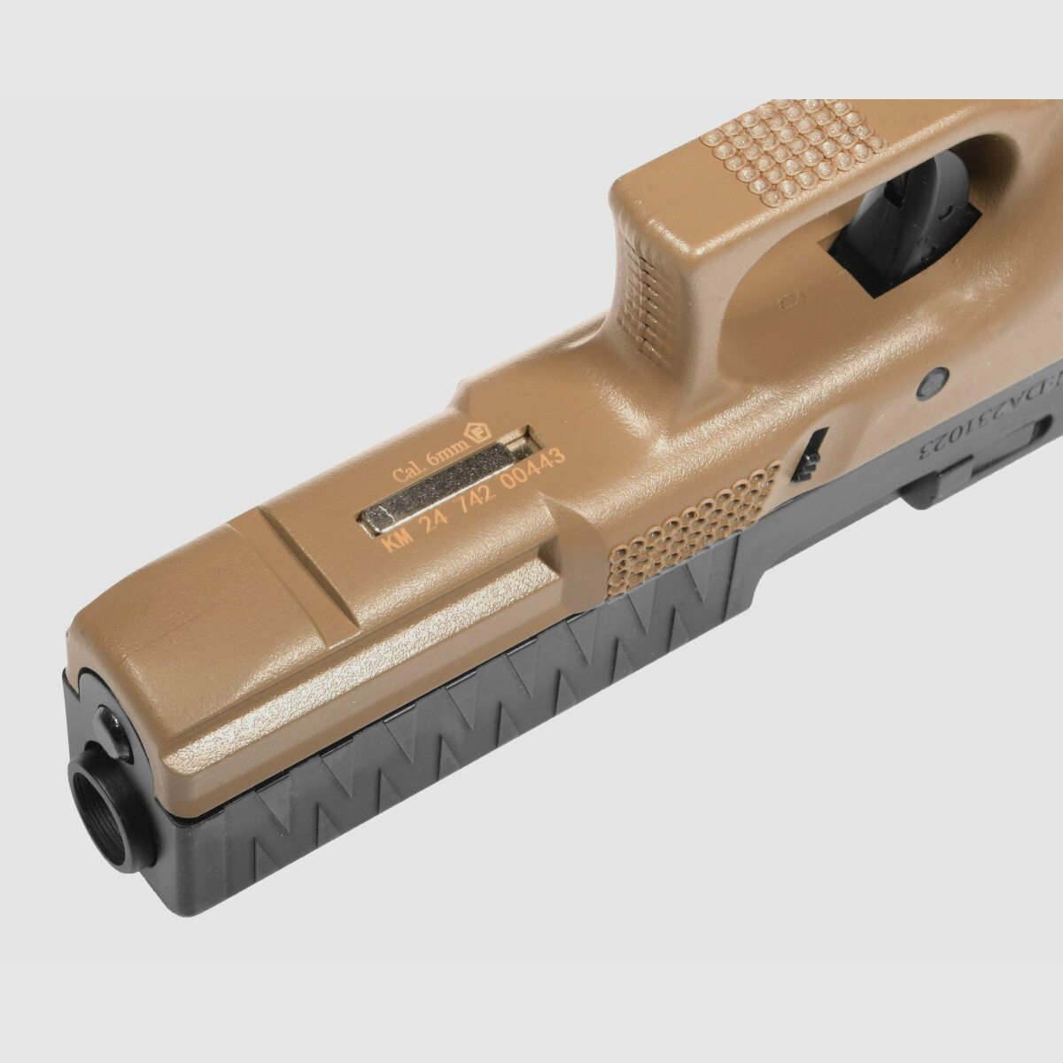 P05 GBB Airsoft Pistole in Tan | Delta Armory