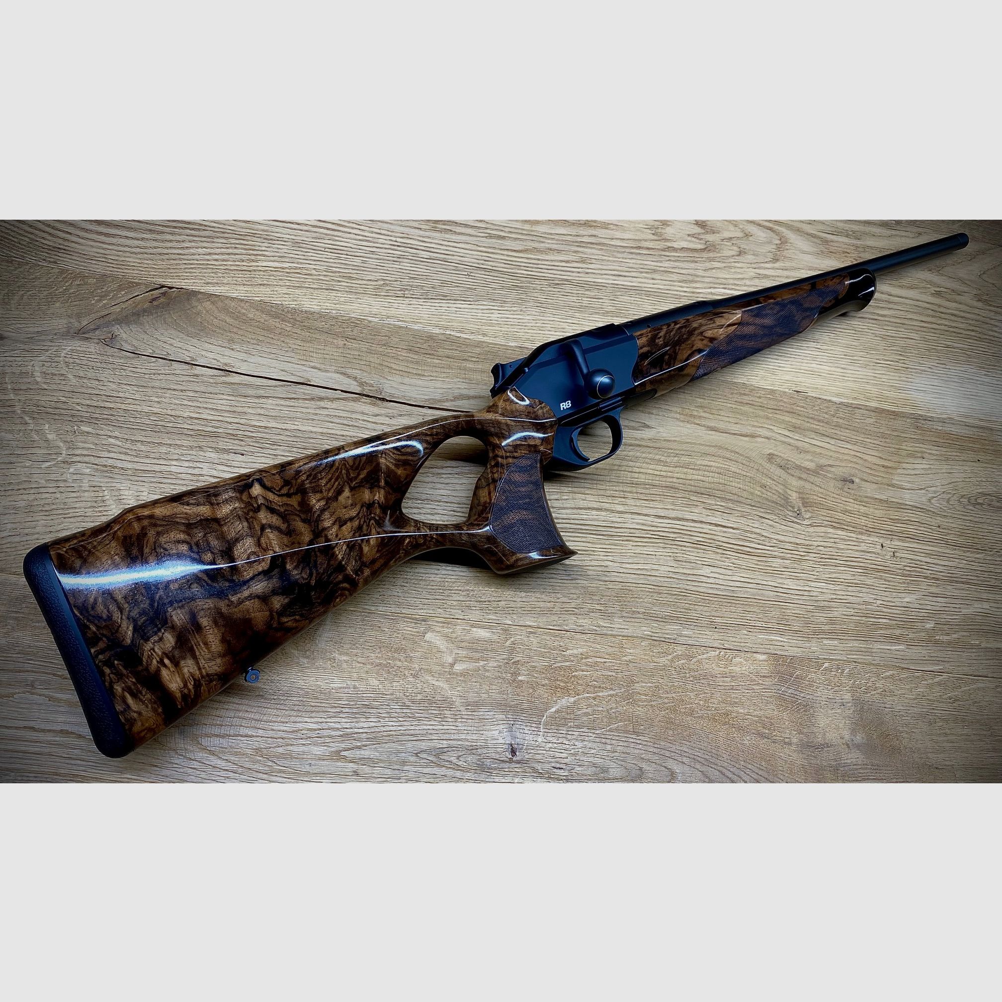 Blaser R8 Success / Holzklasse 9 / Kaliber u. Lauflänge nach Wahl / absolute TRAUMWAFFE