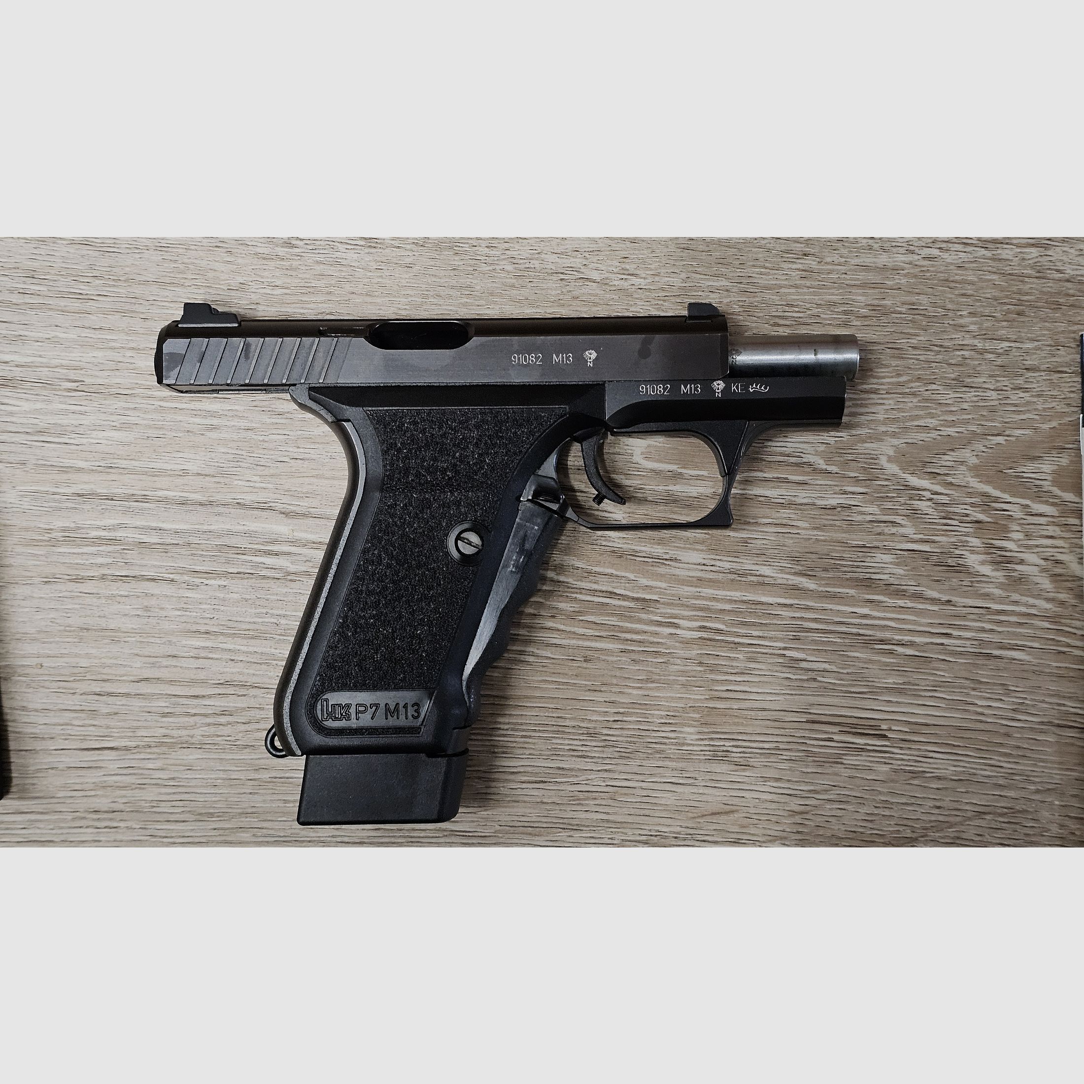 HK P7, Heckler & Koch P7 M13, 9mm, including 3 magazines, original manufacturer's box and instruction manual