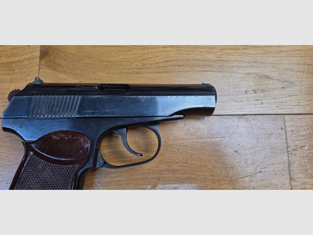 Bardzo ładny pistolet Makarov lub PM – Kal. 9×18 Makarov – Broń bułgarska – Dobre oryginalne bułgarskie okładziny – Brązowanie na poziomie 99,7% – Mechanika w doskonałym stanie – Wspaniały luf – Symboliczna broń zimnej wojny – Doskonały stan – TBE++, zdjęcie 17 z 19