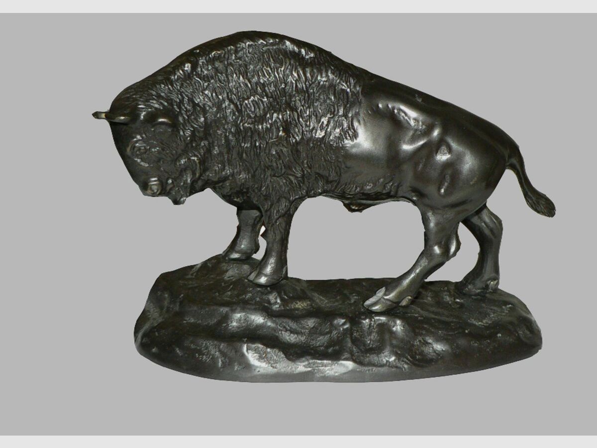 Lovergreen Bronzestatue Motiv drohender Bison