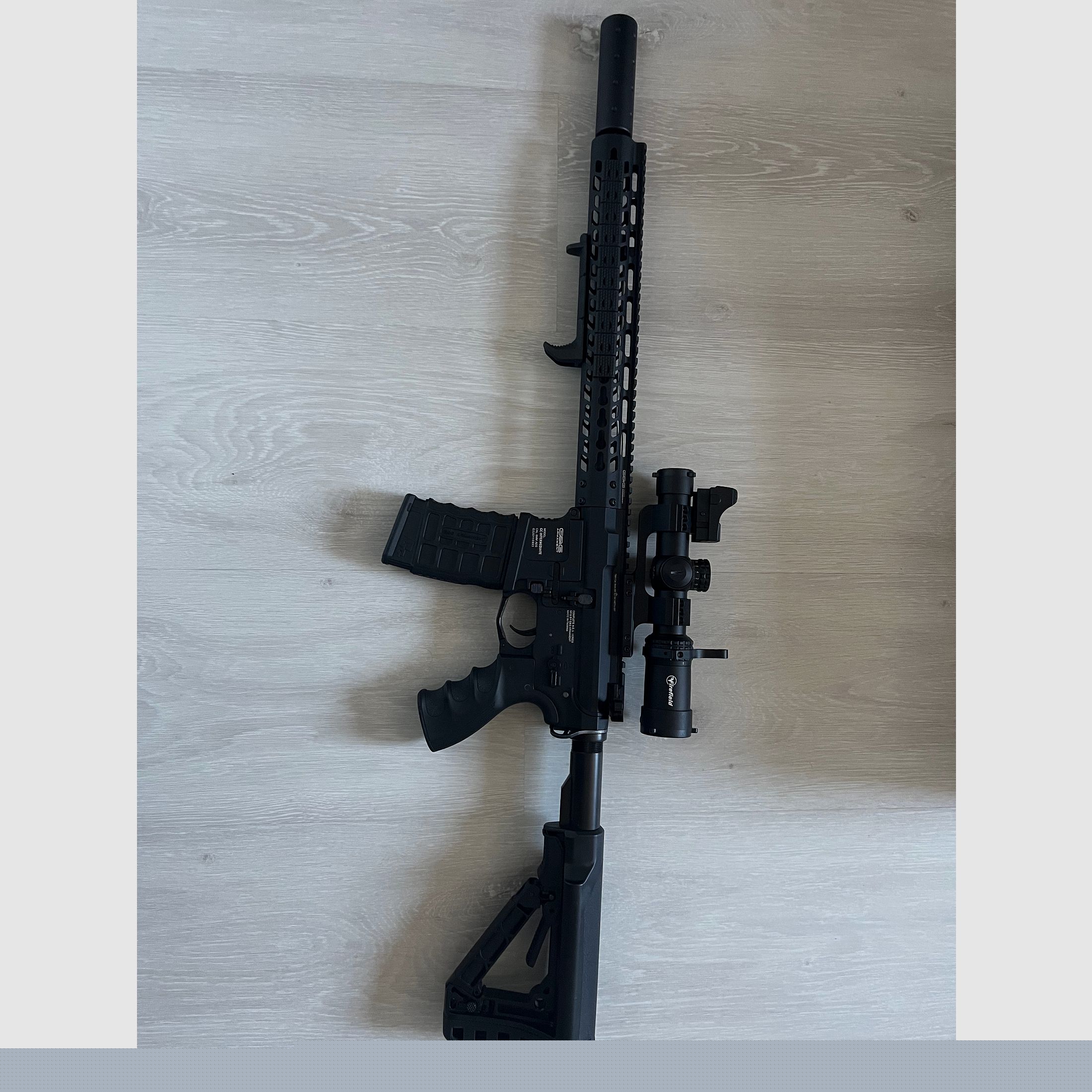 G&G GC16 E.T.U. Wild Hog 13.5 Inch S-AEG con accessori - libero da 18