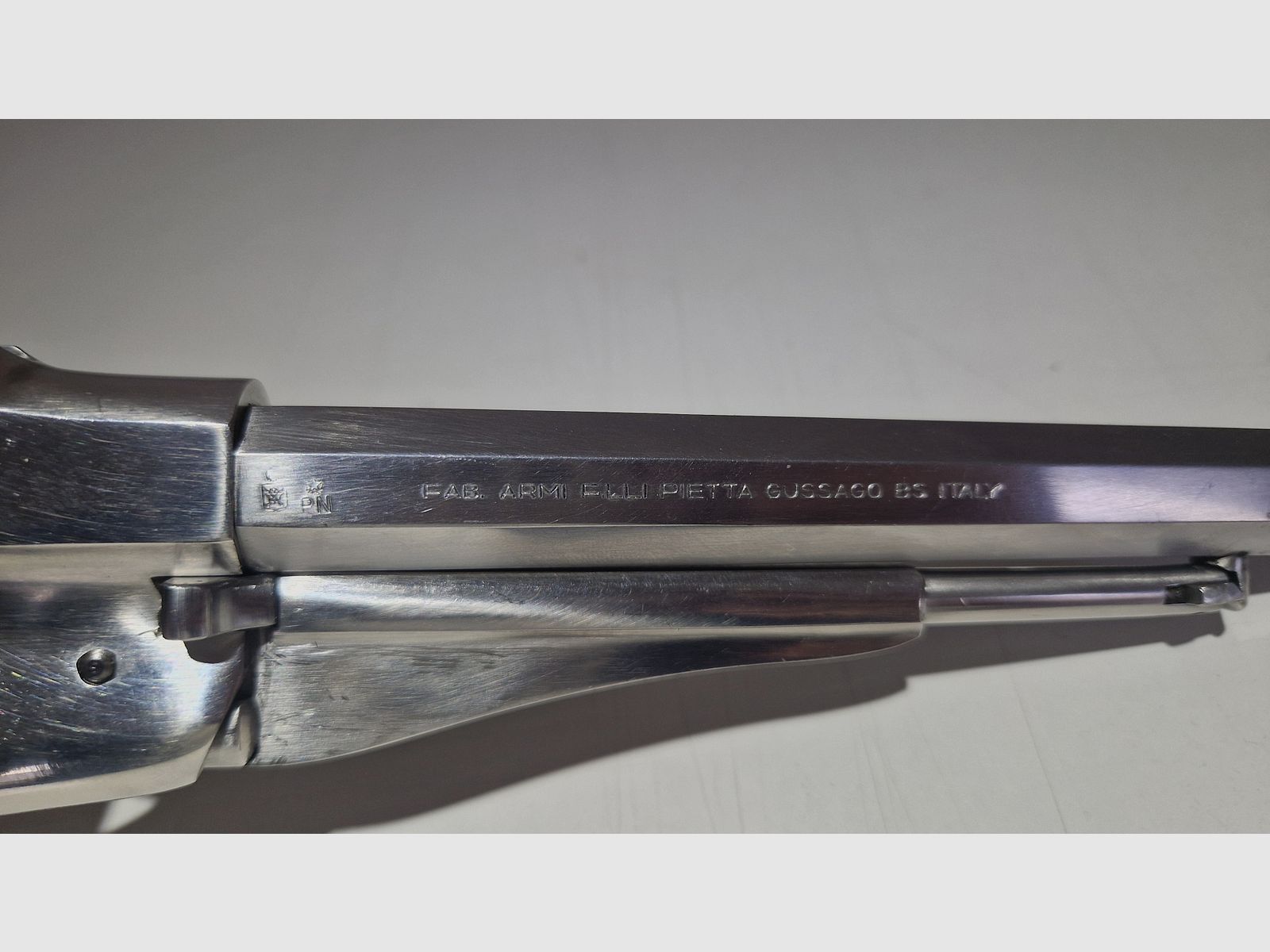 Revólver de percusión Pietta 44 con cañón de 8 pulgadas