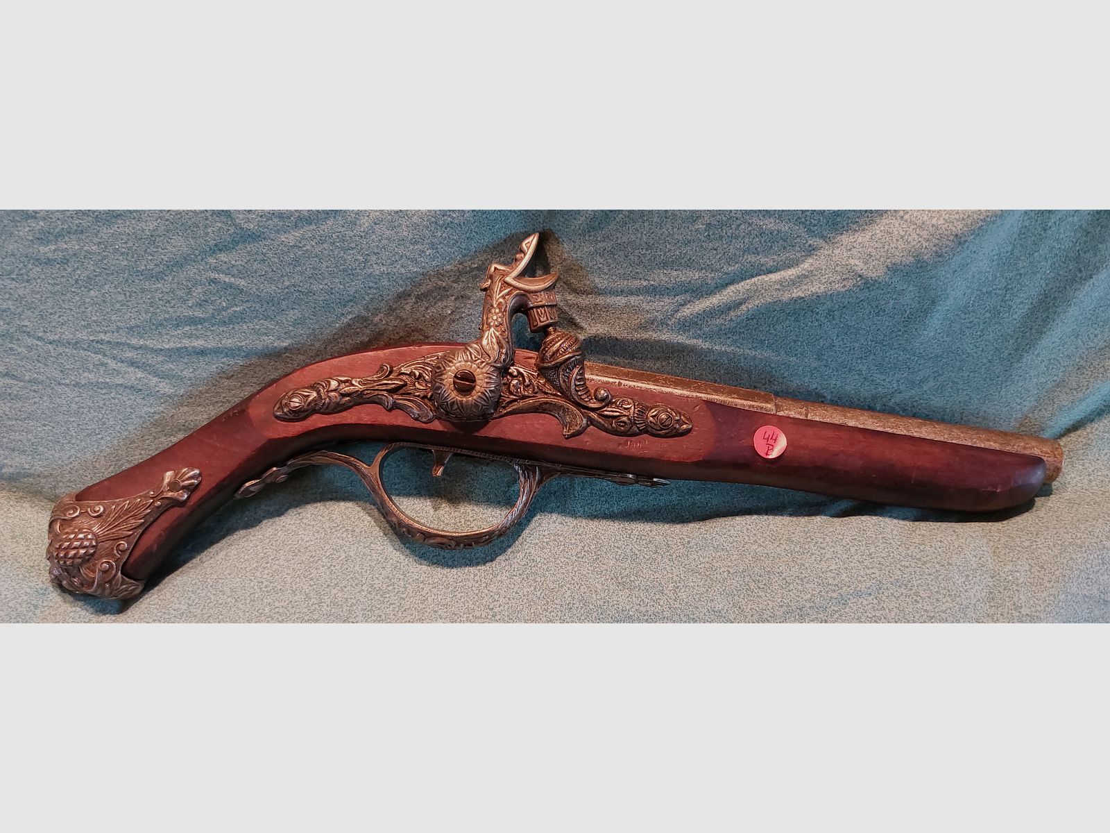 5  Deko Handfeuerwaffen auf Spiegelhalter, Engl.- Franz. Steinschloss Pistolen, Nachbau, Deko