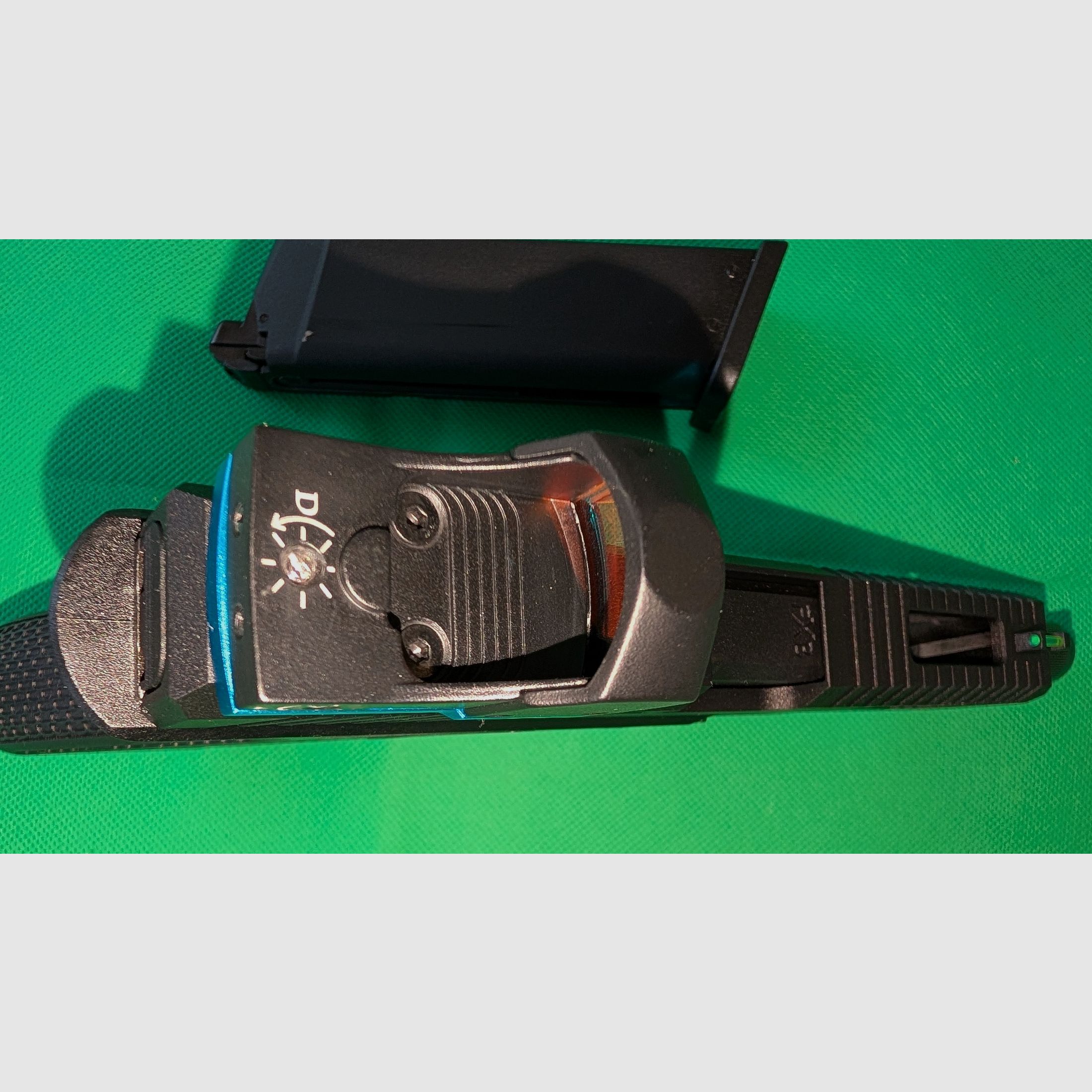 Novritsch SSP18 GBB 6mm BB mit Novritsch Reddot, Airsoft Pistole, Greengas