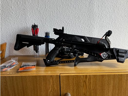 Ballesta repetidora Cobra Adder con accesorios