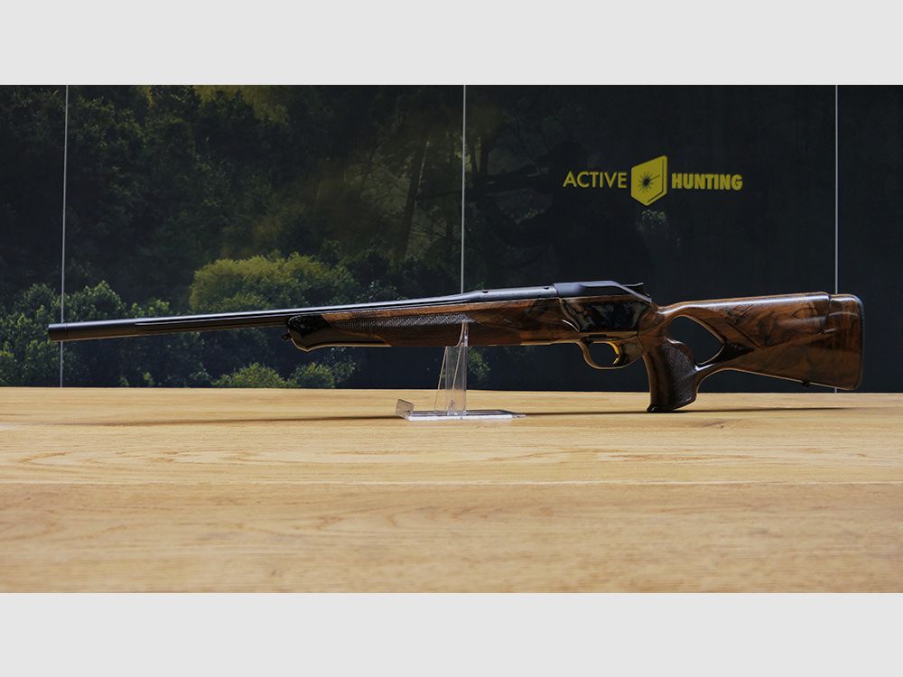 Blaser R8 mit Bunthärtung / Stahlsystem / kannelierter Lauf .308 / Stahlkugel gerändelt mit Blume und Goldlinie / goldener Verschlusskopf /  TRAUM AUS HOLZ & STAHL