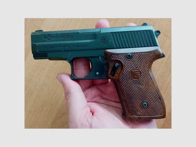 Alte Röhm RG 300 Schreckschuss Pistole Kal. 6 mm Knall Flobert