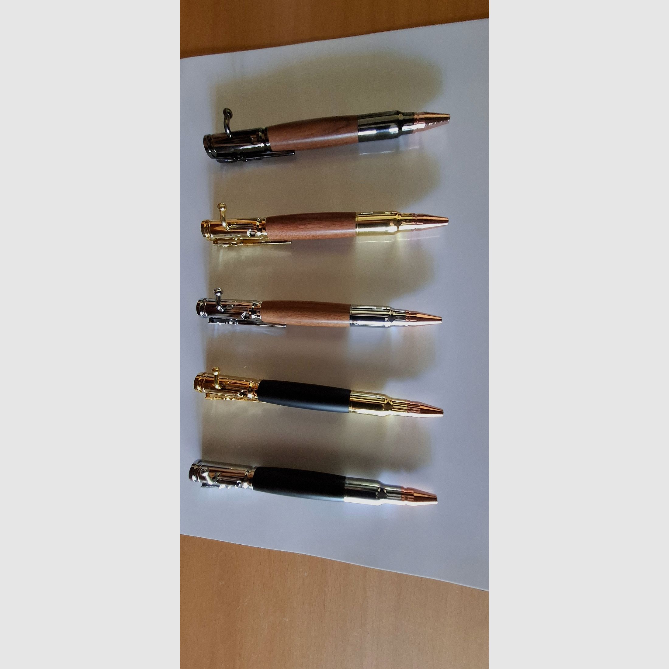 Vendo bolígrafos de caza en varias combinaciones.