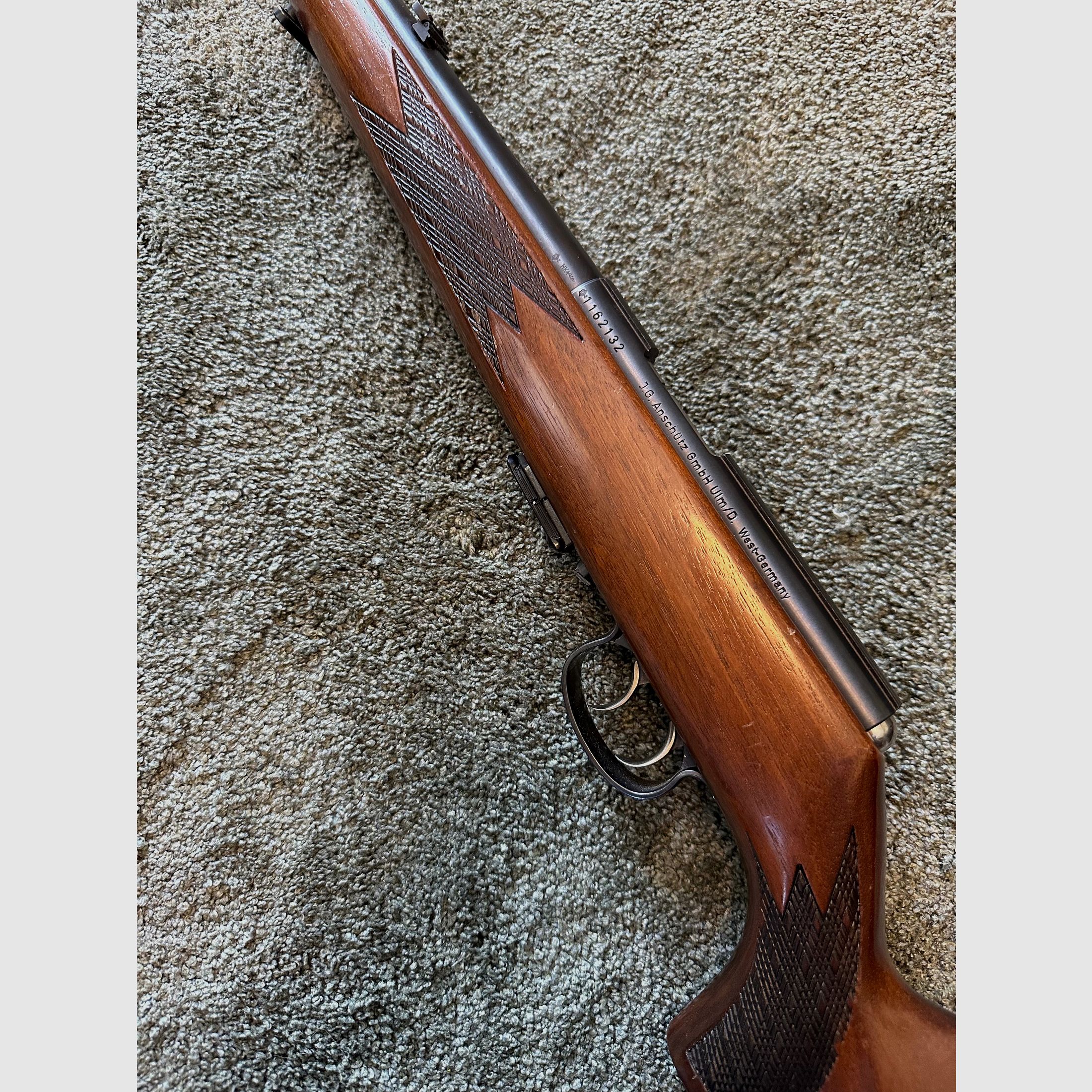 Anschütz Repetierer Kaliber .22 WMR – mit Zeiss Digital-Z 6x42 – Stecher 