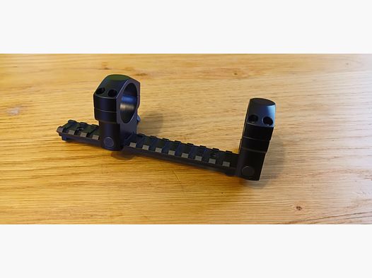 Rail Picatinny pour montage Stanag