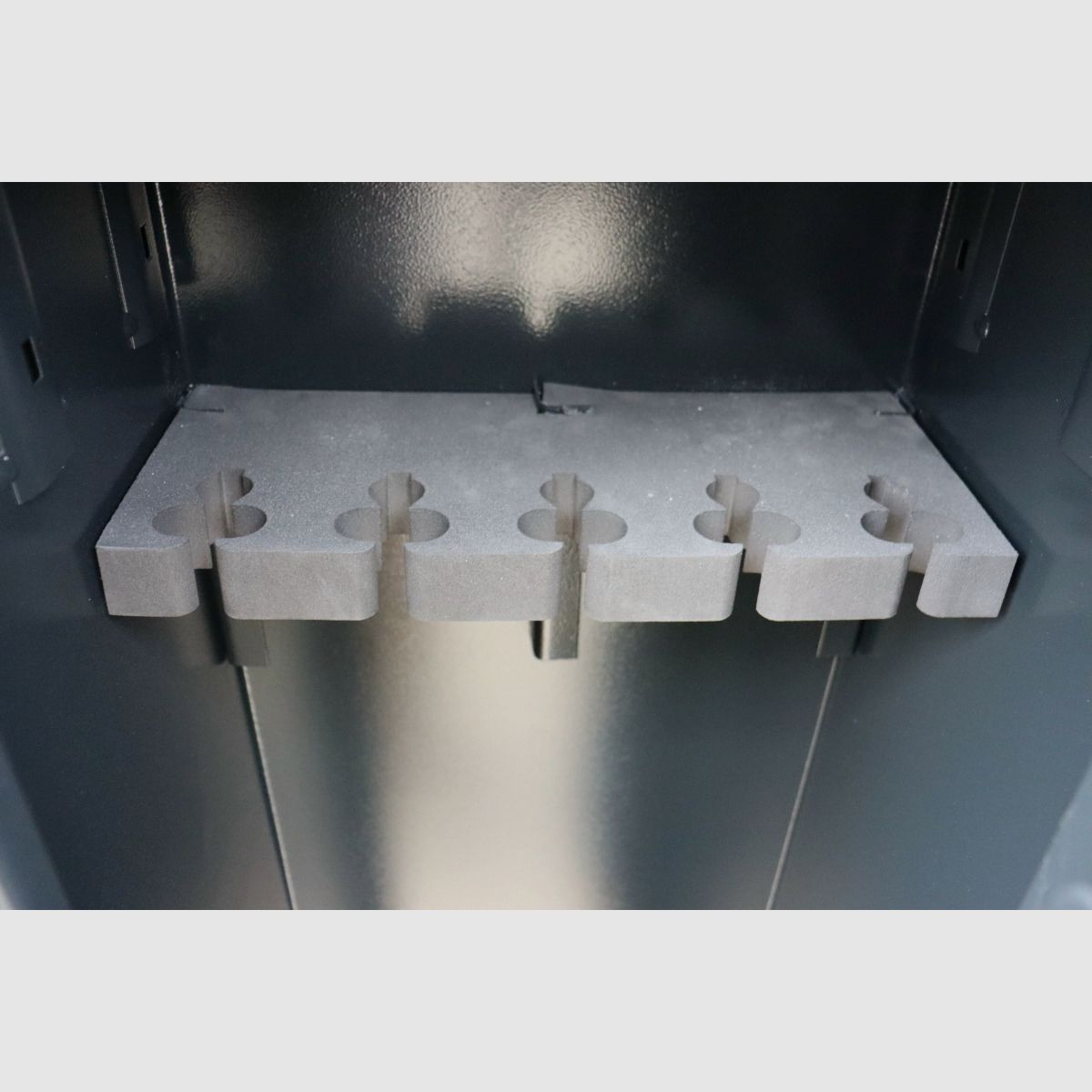 Gun cabinet SHOOTER Lavalee (1300x390x330) Class 1 EN 1143-1 for 5 long guns