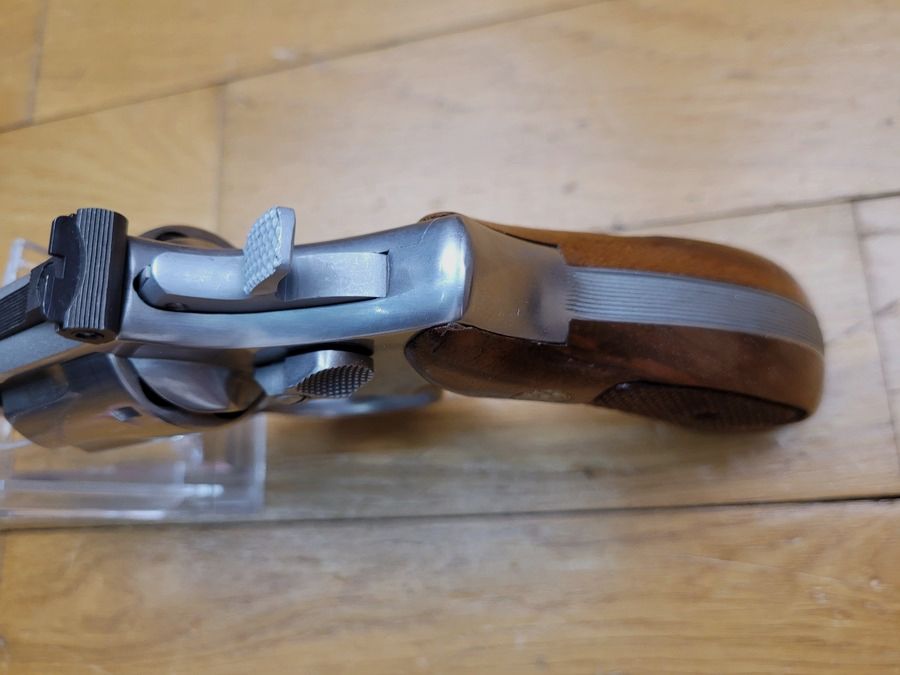 Sehr schöner Revolver Smith & Wesson M66-1 Subnose genannt „Combat Stainless Magnum“ – 6 Schuss in .357 mag – Lauf 2,5 Zoll – neue polierte Edelstahl-Oberfläche – M66-1 von 1977 oder 1978 – die echte „Hand Canon“ in neuwertigem Zustand, Bild 10 von 17