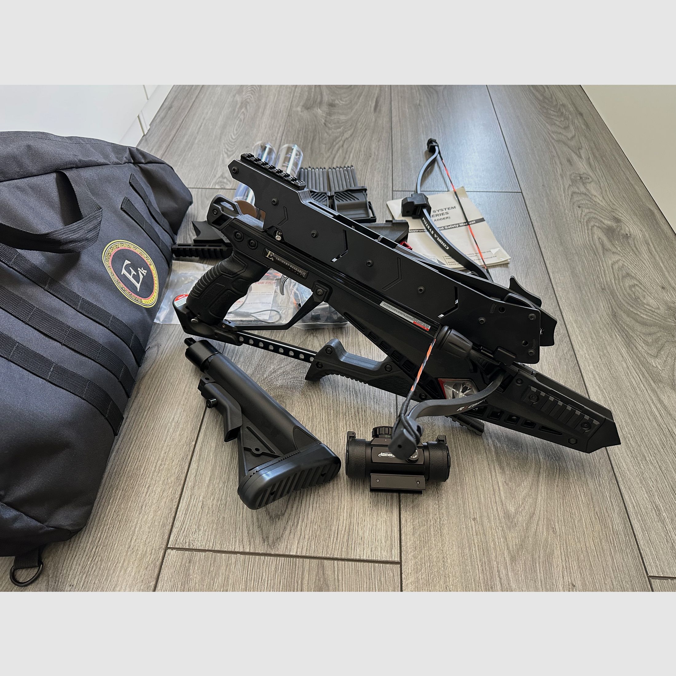 EK Archery Armbrust Adder mit viel Zubehör 