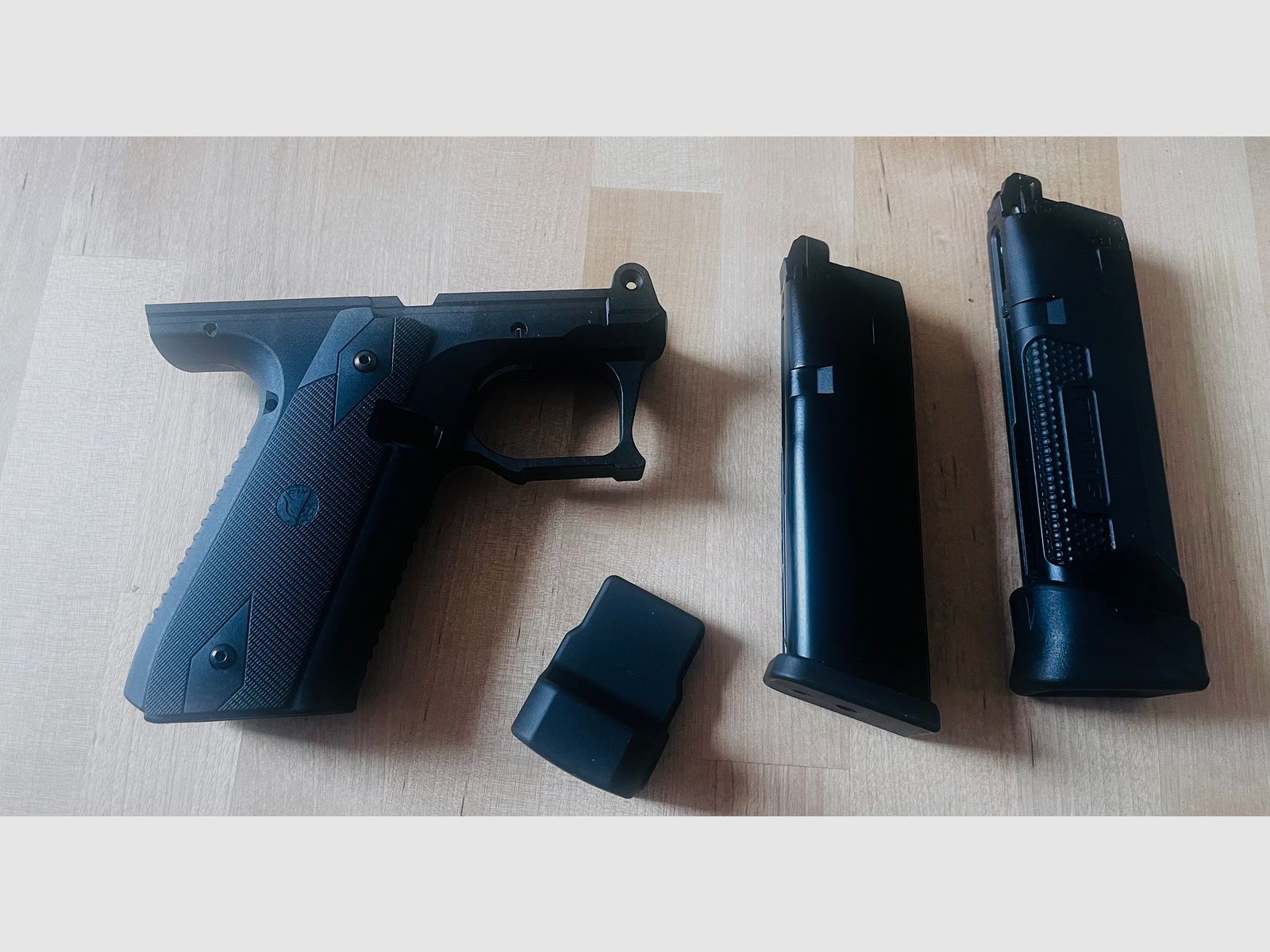 Action Army AAP-01 Assassin GBB z dodatkami i ulepszeniami - Nie jest bronią automatyczną