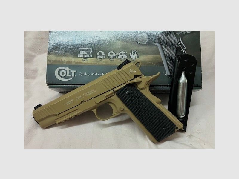 Colt M45 CQBP Co2 Pistole in Original Verpackung und Zubehör, es handelt sich um die seltene TAN Beige farbene, in sehr guten fuktionstüchtigen Zustand. 