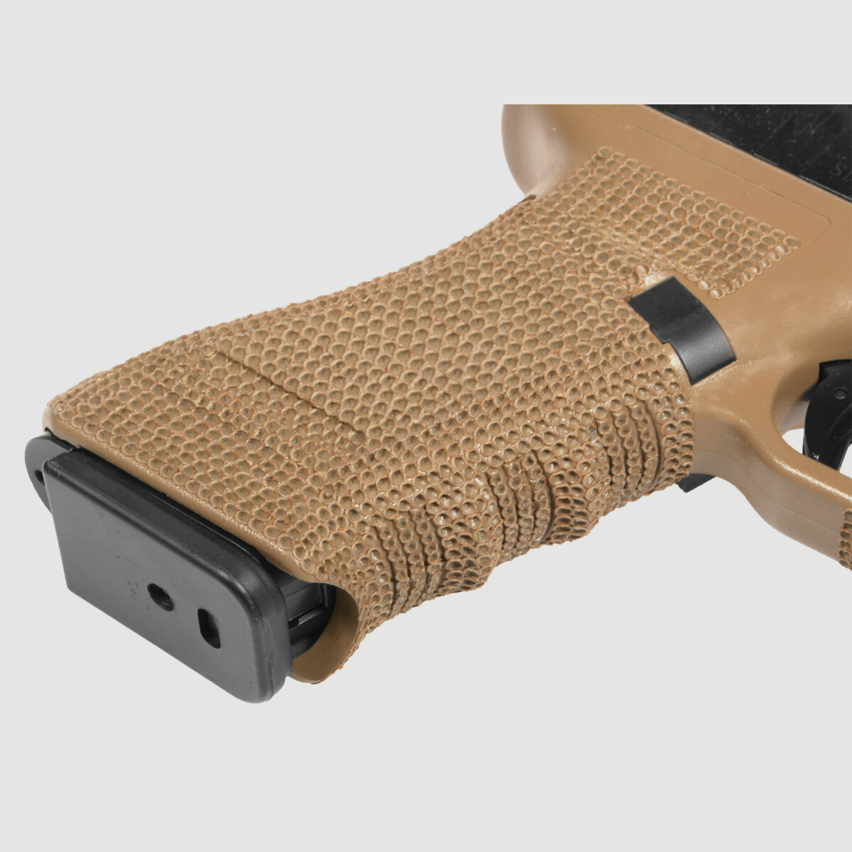 P05 GBB Airsoft Pistole in Tan | Delta Armory