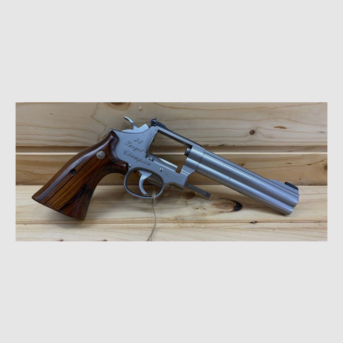 Smith & Wesson Mod. 617 Target Champion .22 l.r. Impugnature in legno .22lr