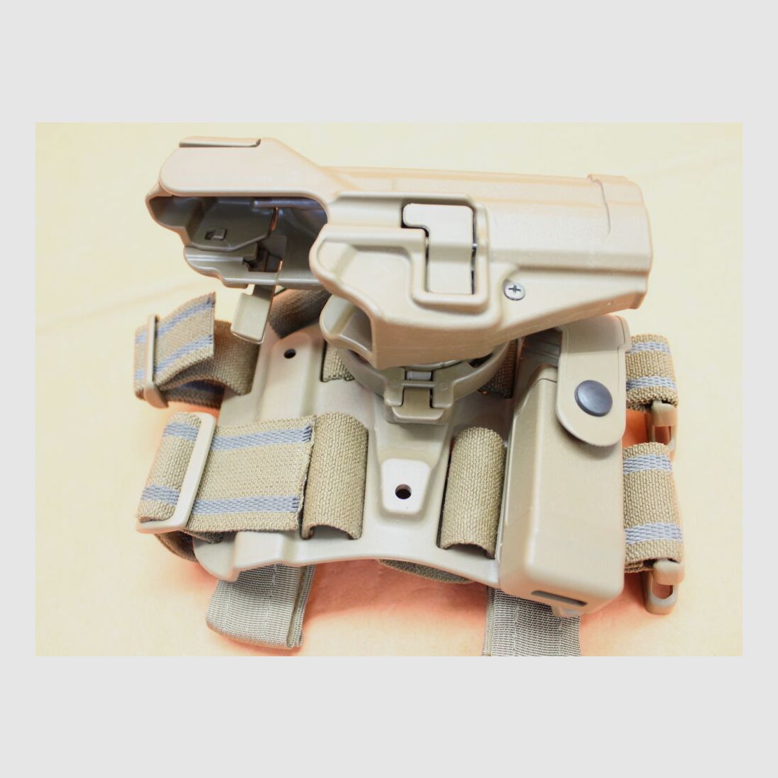 Blackhawk Blackhawk Sistema di Orologi SERPA Tactical Level 3 RH Heckler & Koch HK P8 (Bundeswehr) coyote CT