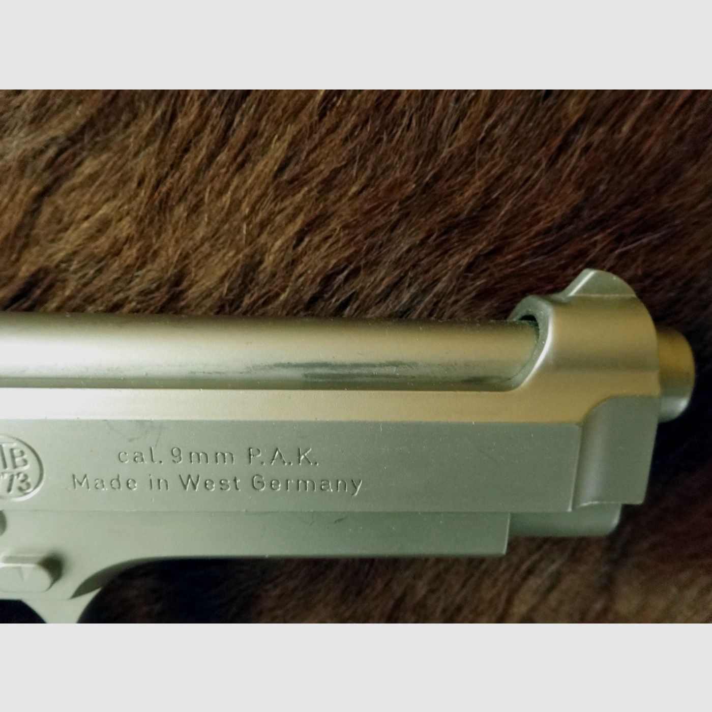Top-Pakket! Reck Miami Mod. 92 F verchroomd, Cal. 9 mm P.A.K. + takt. Holster + 2. Magazin