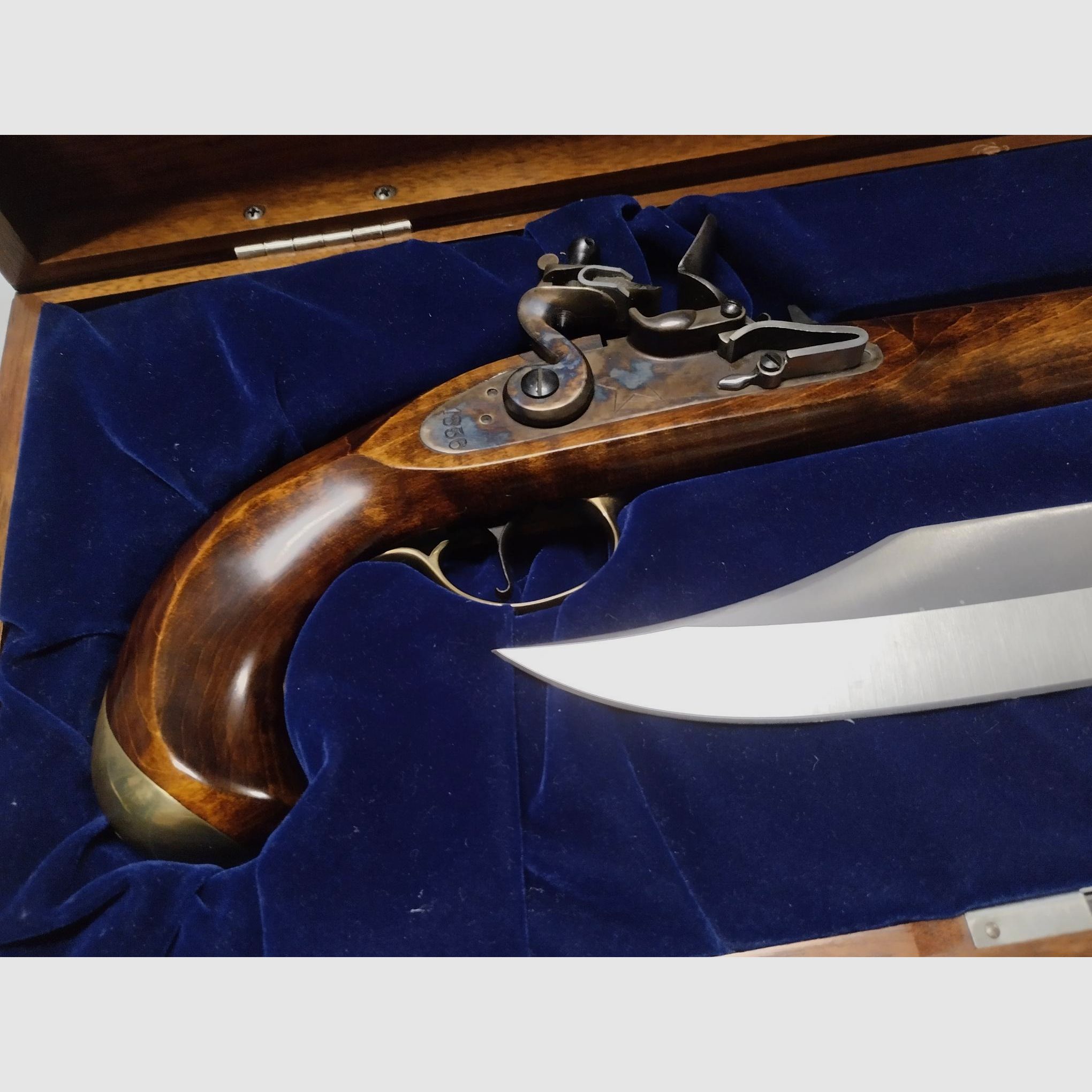Bardzo ładne pudełko Pedersoli Alamo 1836 z pistoletem na kapiszony Navy Moll kal. 45 + nożem Bowie, w stanie nowym!