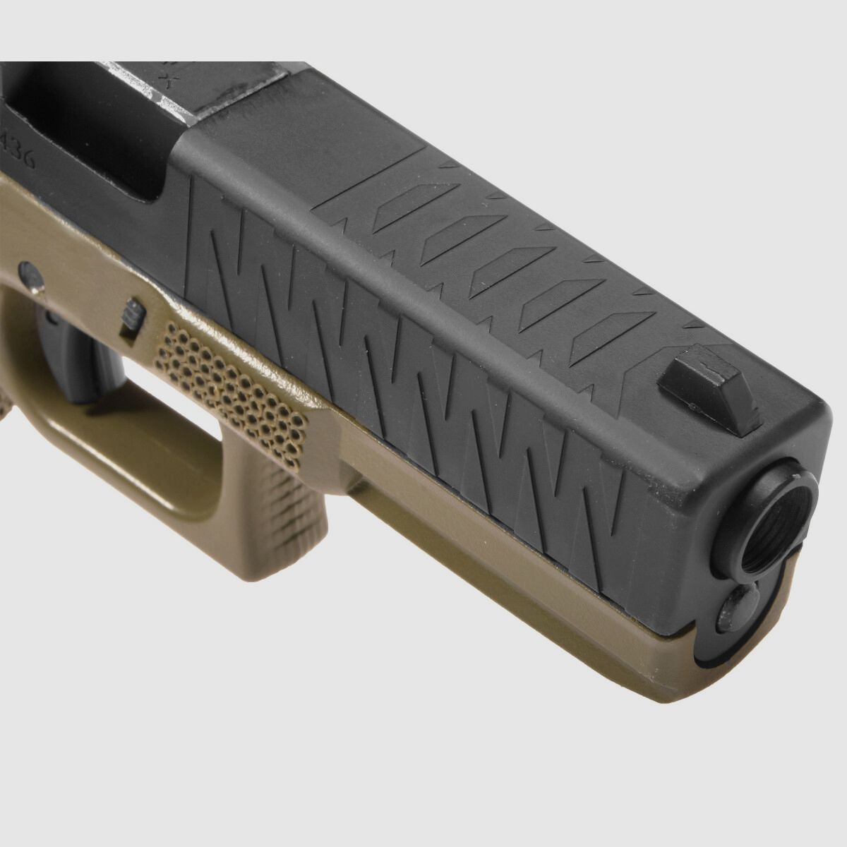 P05 GBB Airsoft Pistool met Grip Stippling in Olijf | Delta Armory