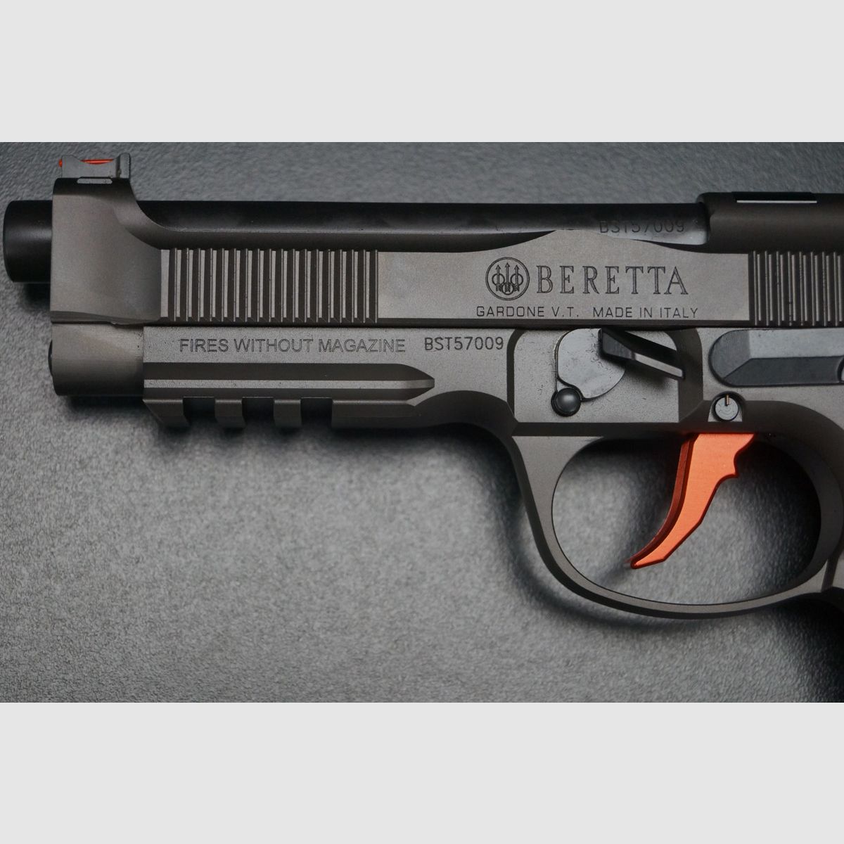 Beretta 92X Performance Dark Series Red, Bild 8 von 9