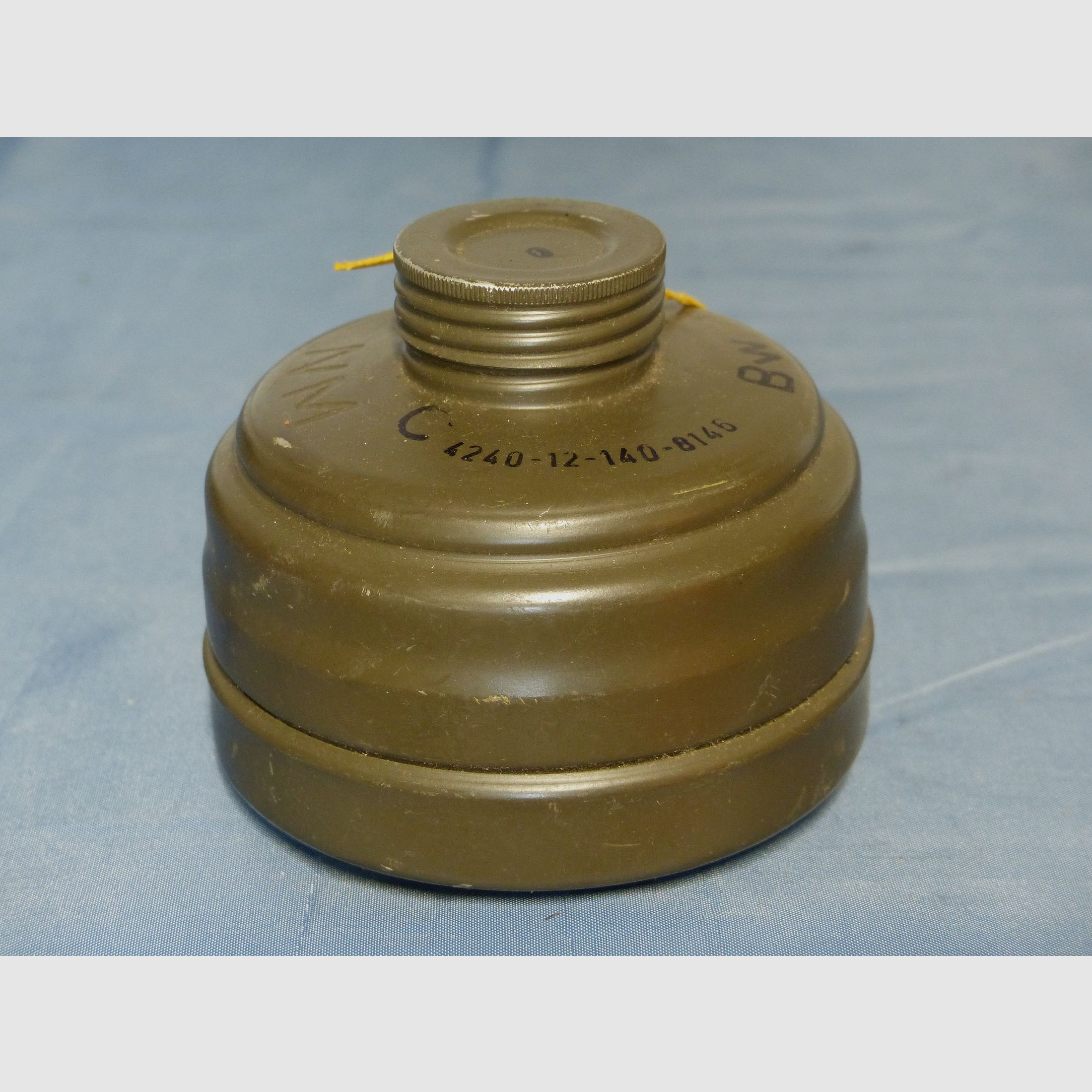 Original Bundeswehr Gasmaske Atemschutz M 65 ABC mit Filter 70er