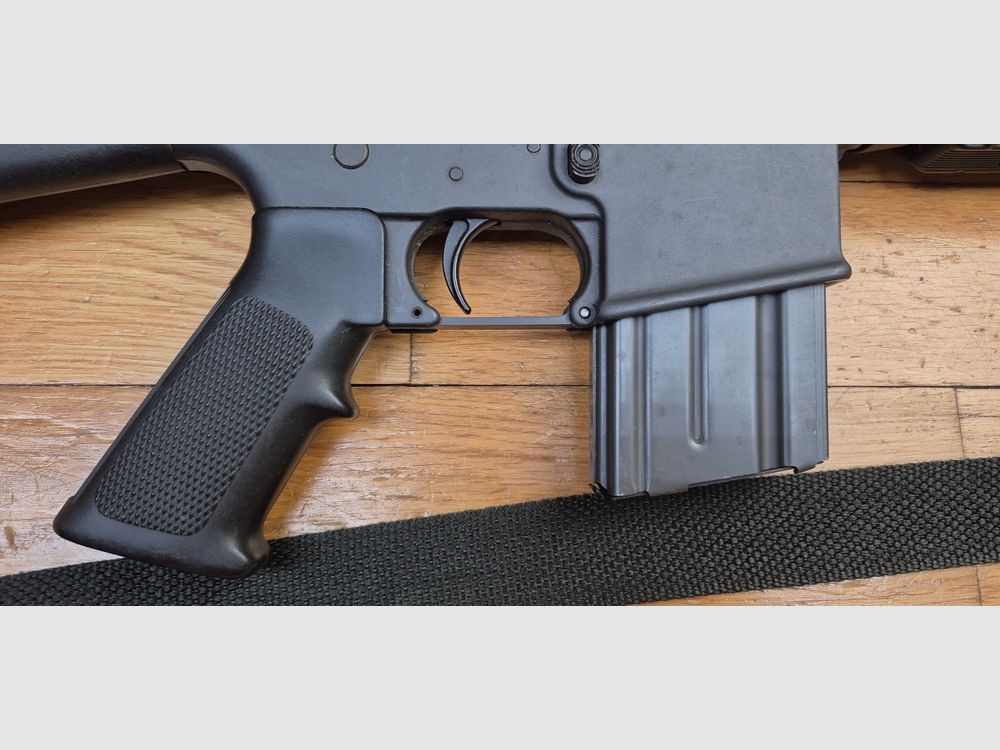 Sehr schöne Colt AR15 A2 Sporter II Repetierbüchse – Kaliber 222 rem. – 100% Colt Herstellung um 1985 – Zwischen der M16 A1 und der M16 A2 im Colt Stammbaum – Exzellente Standwaffe von hoher Qualität für Fans der AR15 Plattform – TBE++, Bild 36 von 43