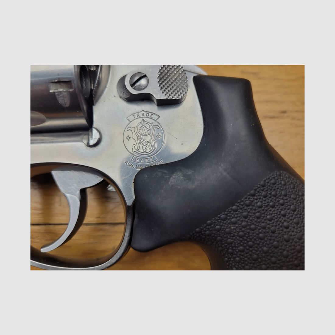 Beau Swith & Wesson 686-3 – en 38SP & 357Mag – 4 Pouces – 6 coups – Finition Inox Années 80- Poignée Monogrip HOGUE – TBE+, image 12 sur 17