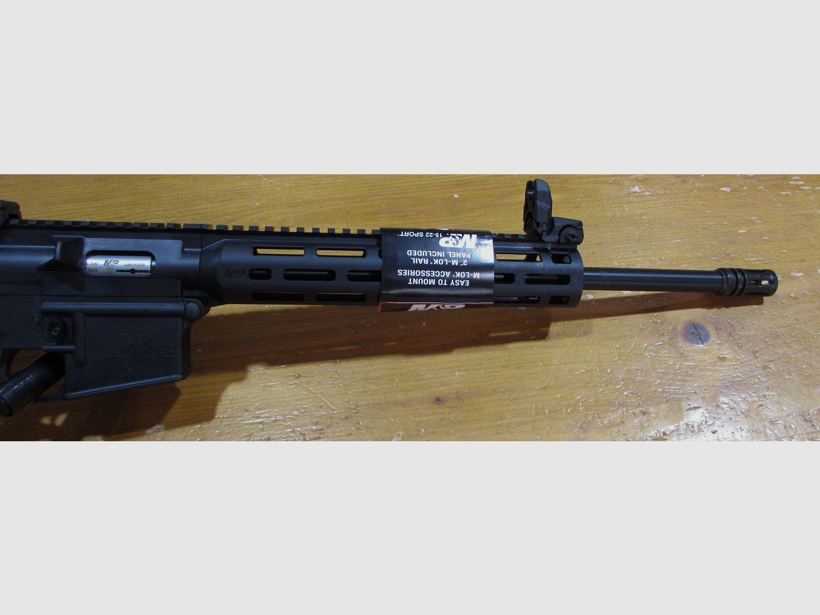 Smith & Wesson MP15-22, kal. 22lr, magazynek 25 nabojów, osłona M-LOK, czarny, 10208, zdjęcie 4 z 6