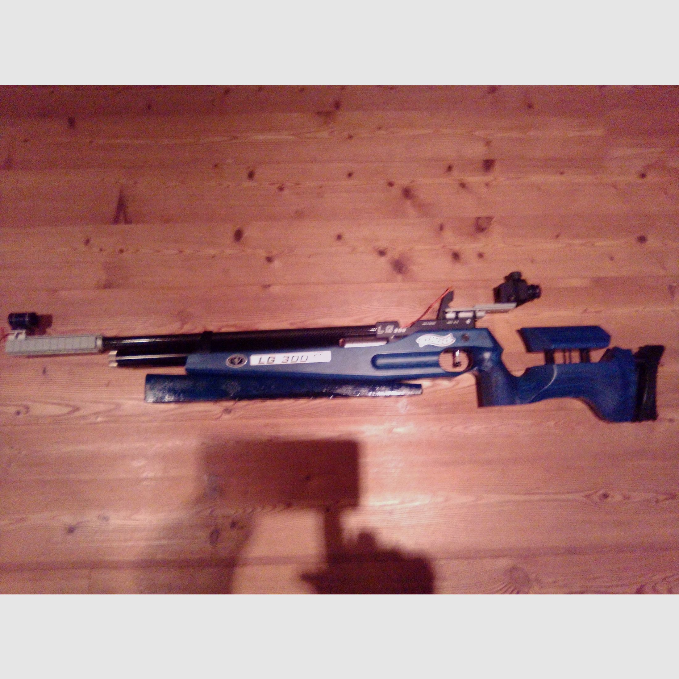  Walther-Luftgewehr mit Pressluft-Kartusche(Auflage)