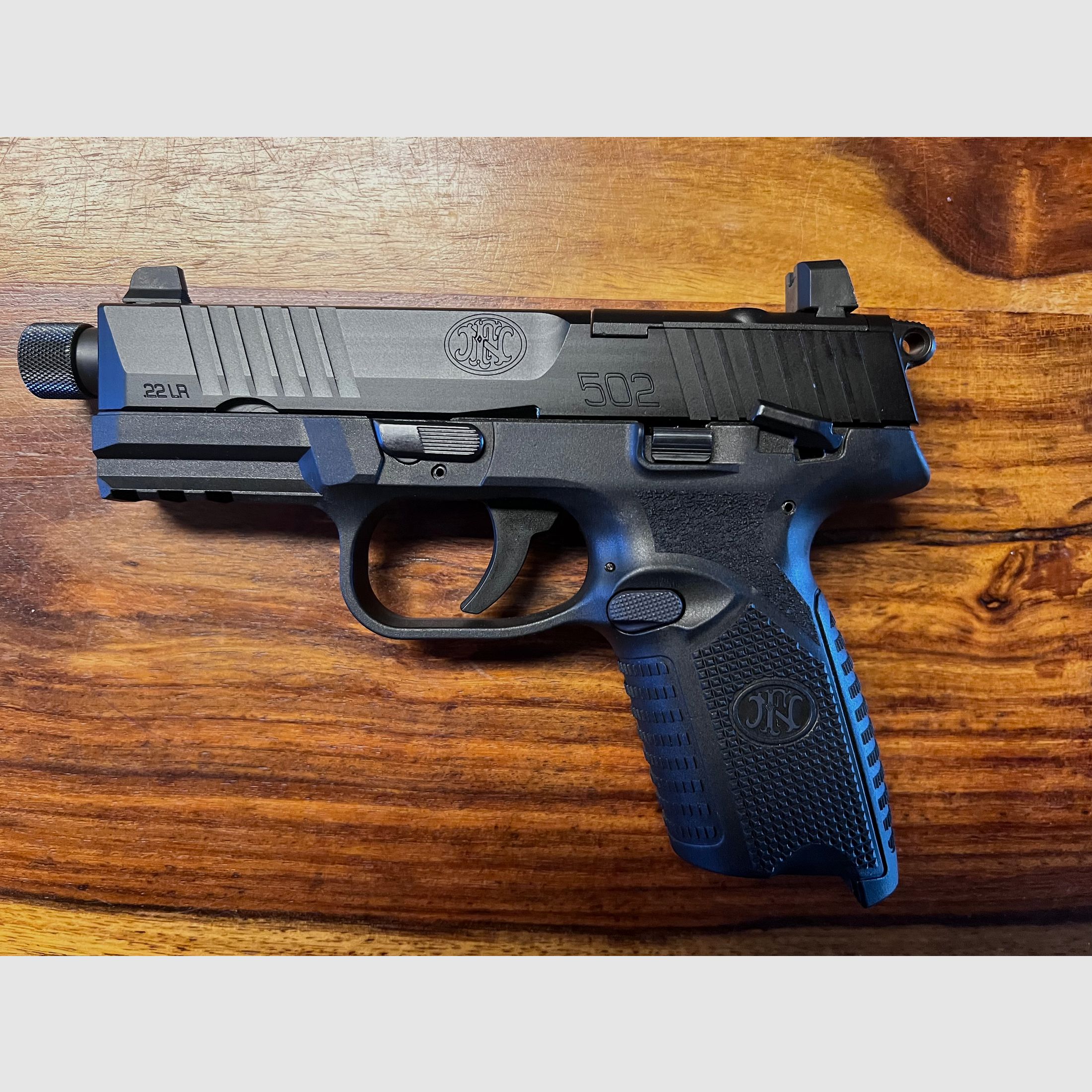 FN 502 (negro) + 7 cargador