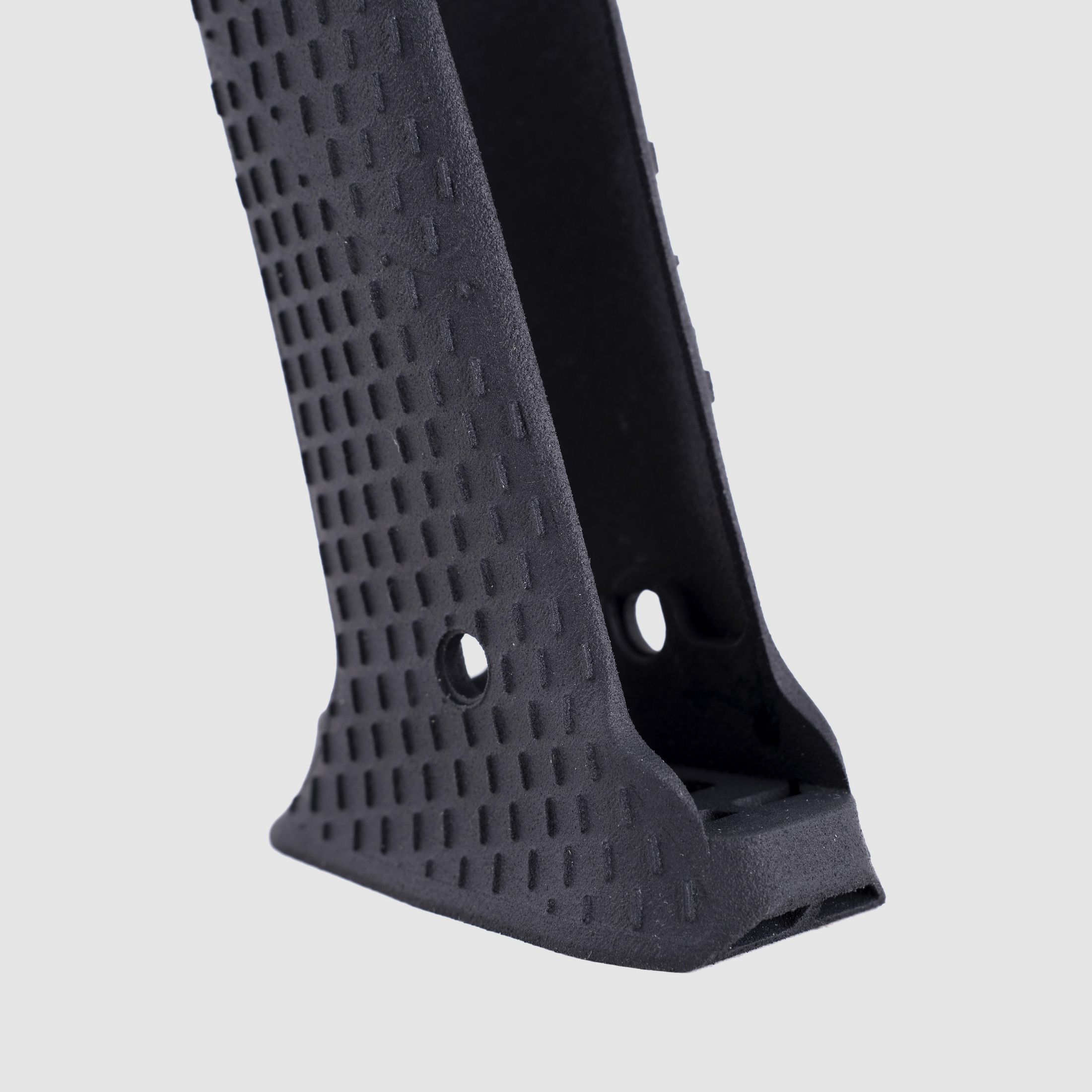 Track grip in polymer with magwell for 1911 - TONI SYSTEM / Rail grip made of polymer with magwell for 1911 - TONI SYSTEM * ITEM CODE PYIMTR1911-BK