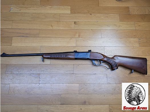 Bellissima carabina Savage 99 C – Cal. .243Win – Arma del 1977 – Canne 22 pollici (56cm) a specchio – Bellissimo calcio in noce americano con checkering scozzese – Ricevitore forato e filettato – Un must per la caccia e il tiro in ottime condizioni++