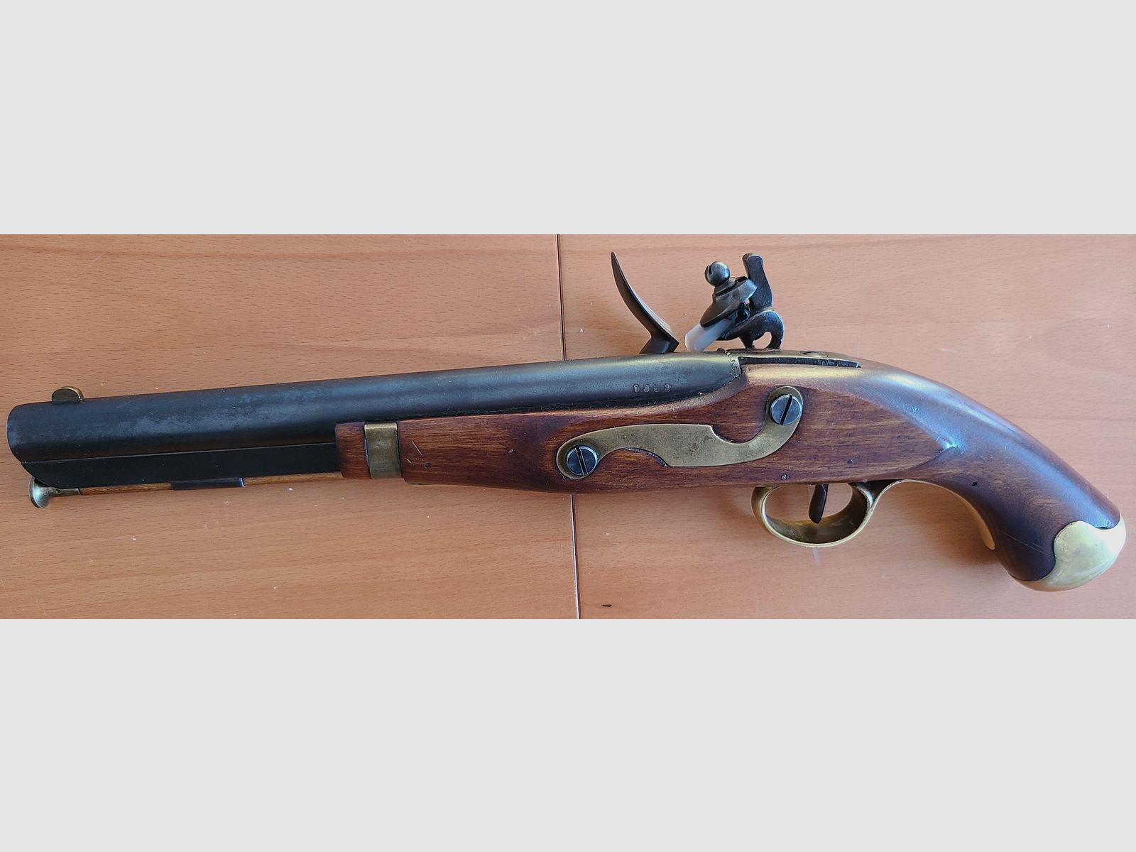 PISTOLA A CARICATORE ANTERIORE / cal. SCONOSCIUTO / POLVERE NERA / US / IMPUGNATURA IN LEGNO / 1382 / DIFETTOSA