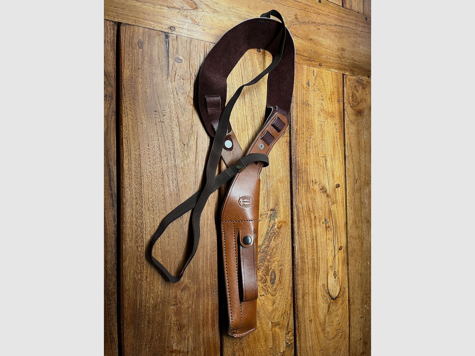 Shoulder holster for 6-inch revolver