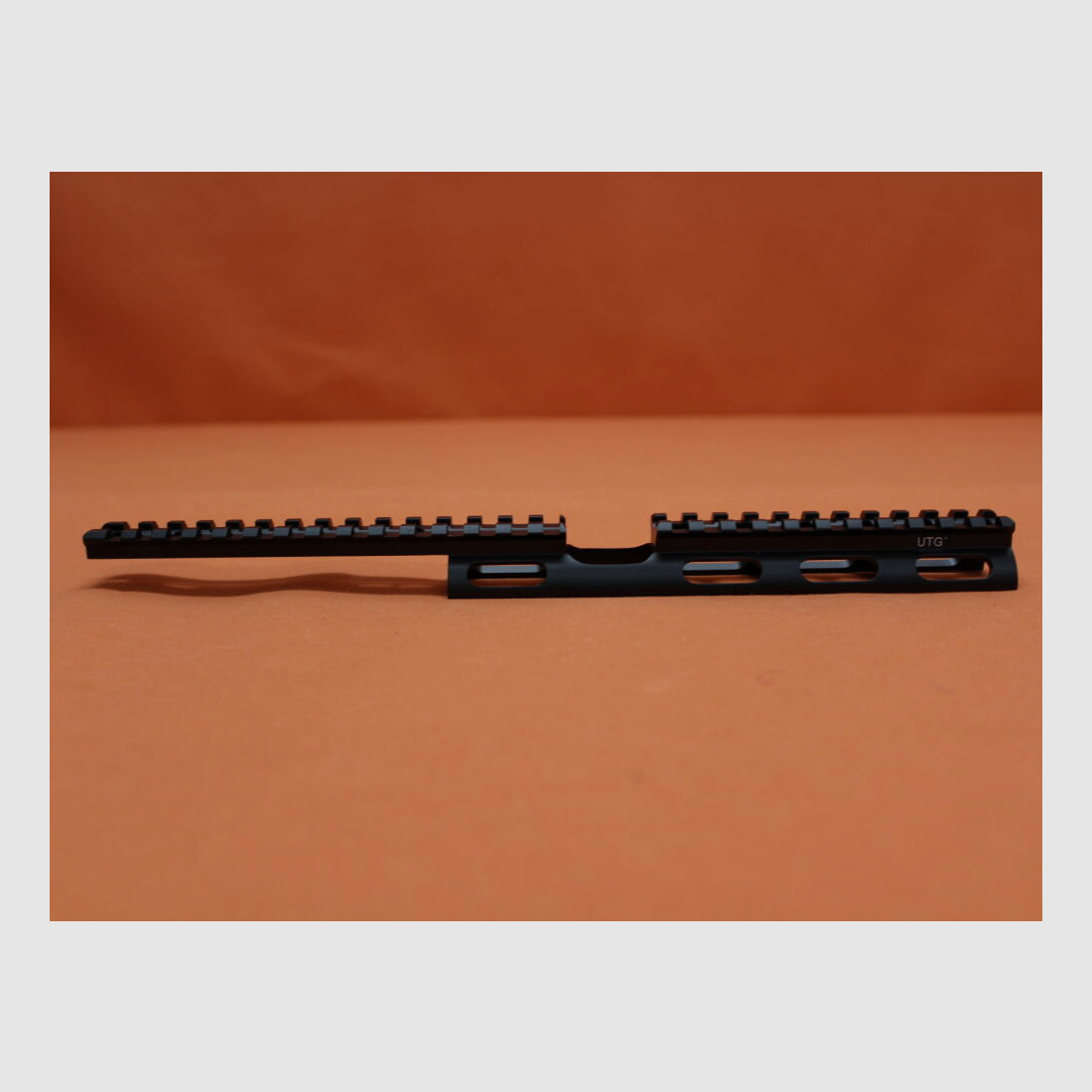 UTG - Leapers Ruger 10/22 : Rail de scout tactique UTG (MNT-R22SS26) Alu Noir / Rail de montage Picatinny BL=298mm